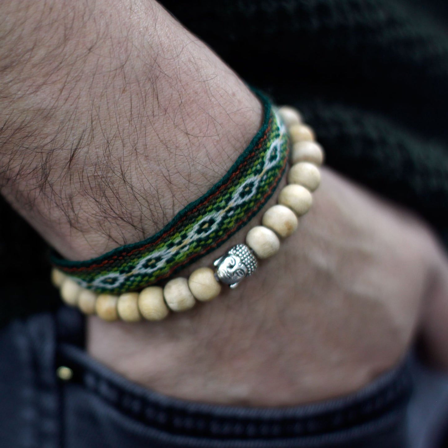 Duftende Sandelholzperlen und Buddha Armband