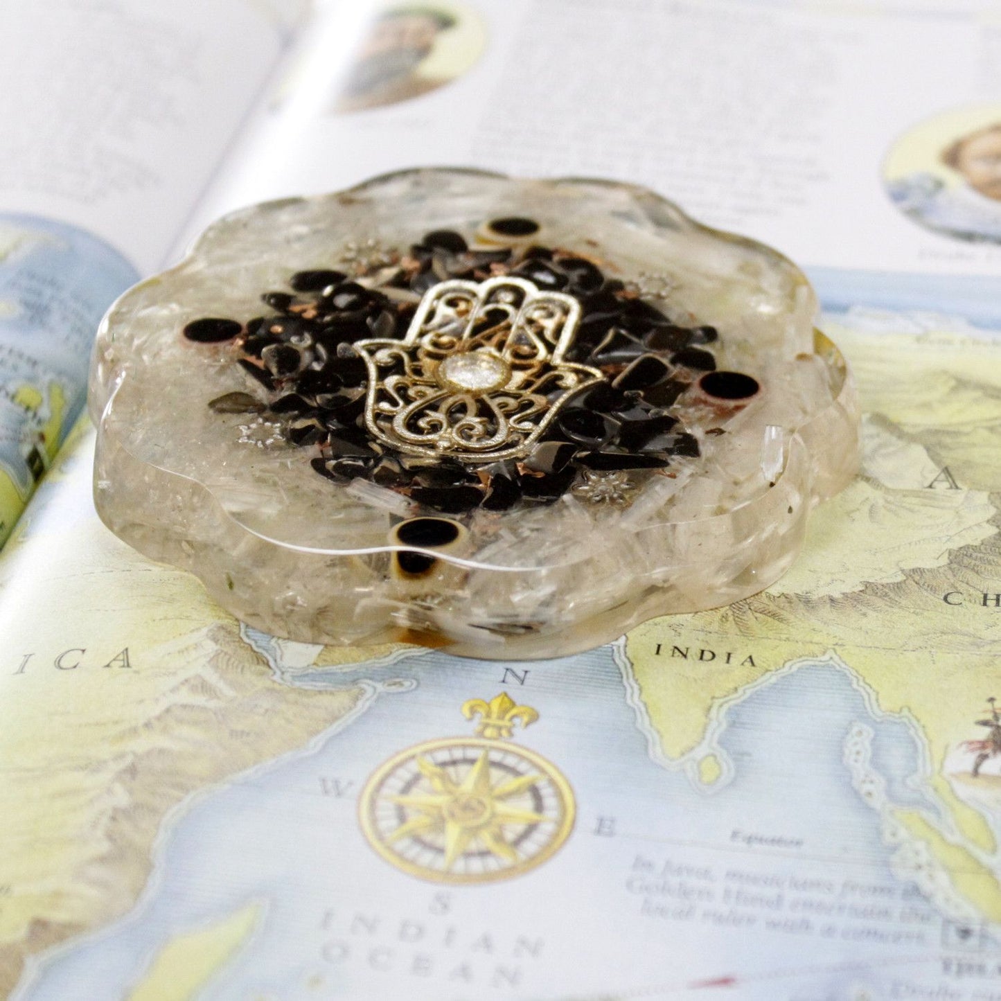 Orgonite Schreibtisch Kraftpakete Hamsa mit Sellonit Mittel