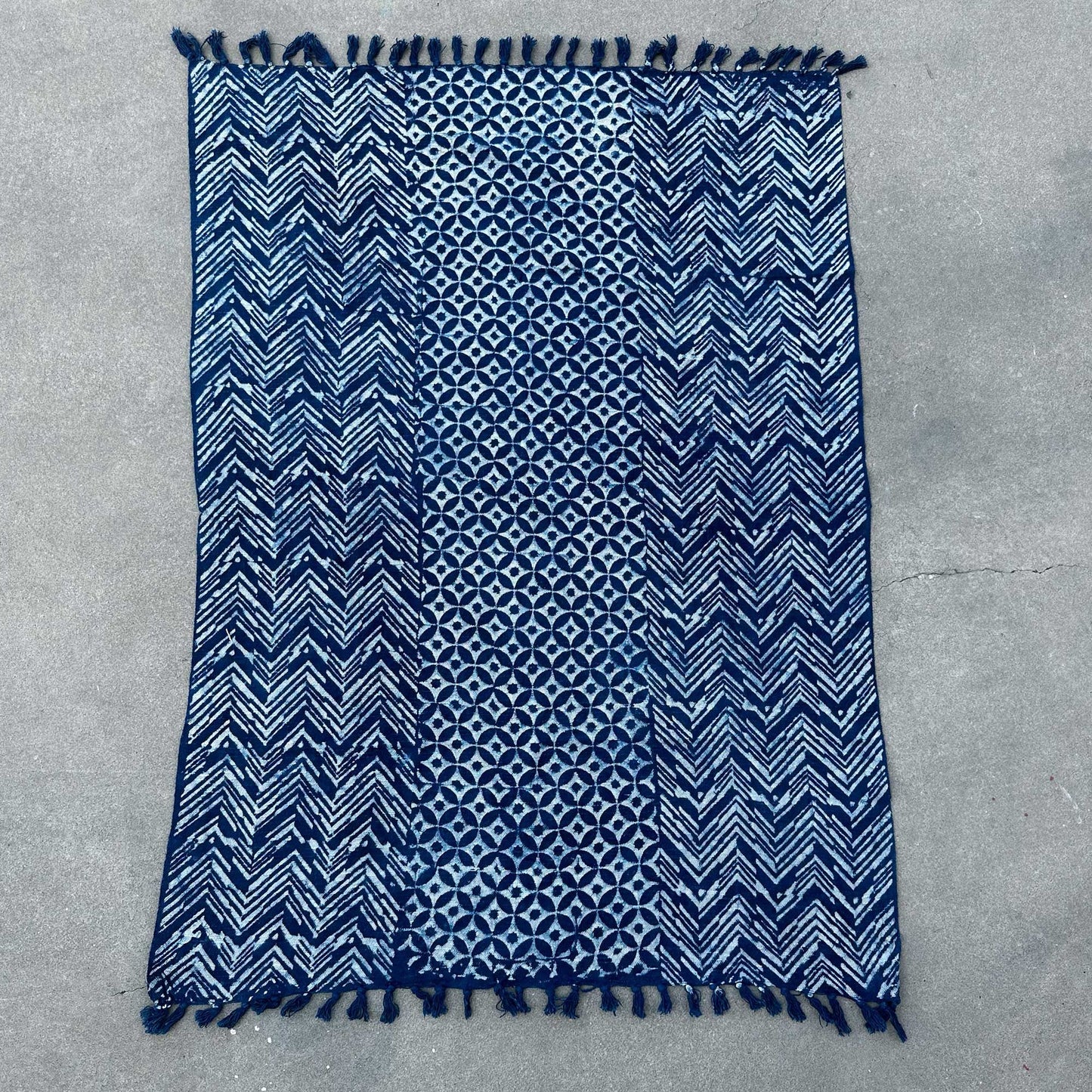 Handgefertigte Indigo Decke 170x120cm Namoona Waves