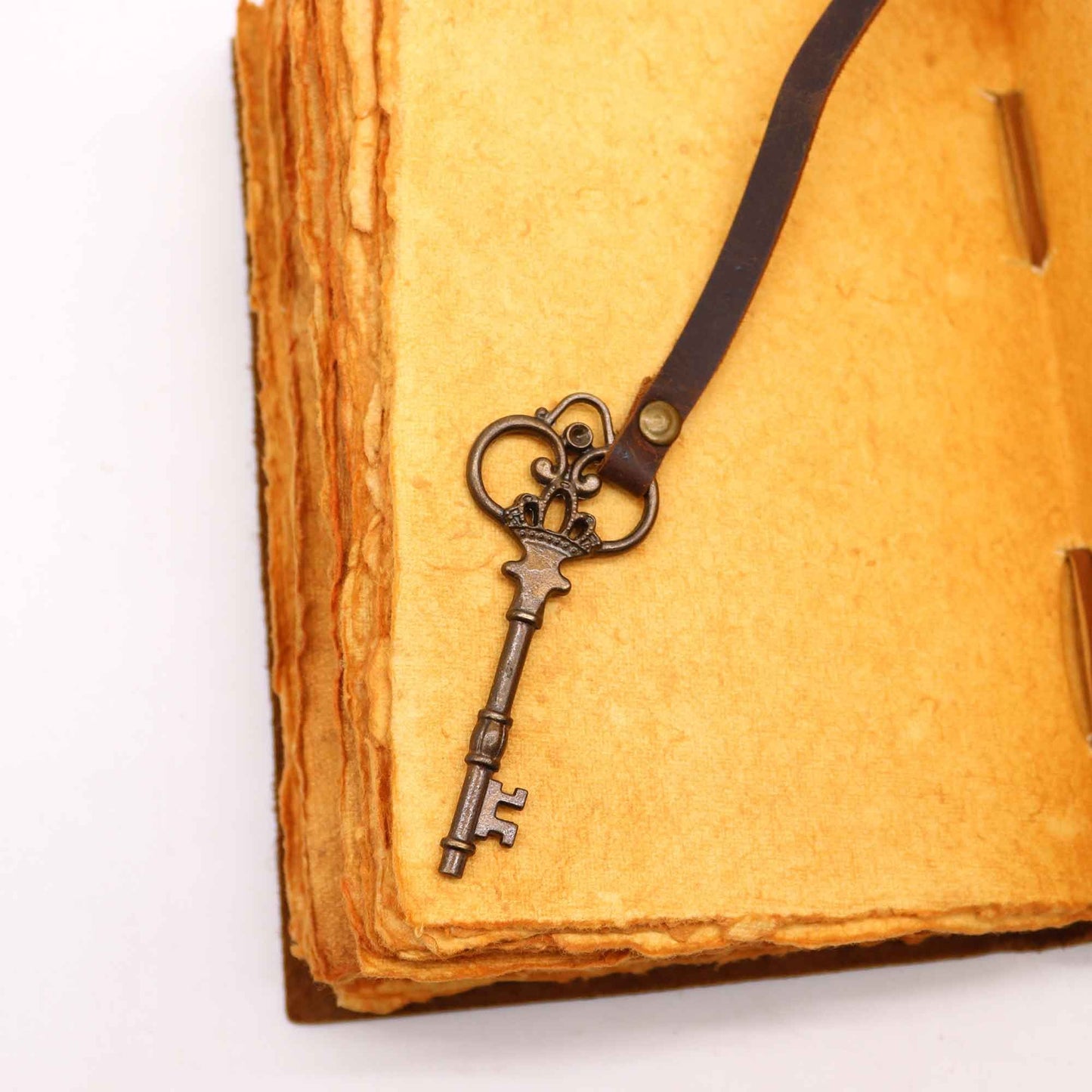 Geöltes Leder Notizbuch Mit Schlüssel 200 Seiten Deckelrand 13x18cm