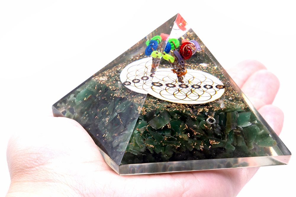 Orgonit Pyramide Mit Grüner Aventurin Und Blume Des Lebens 70 mm