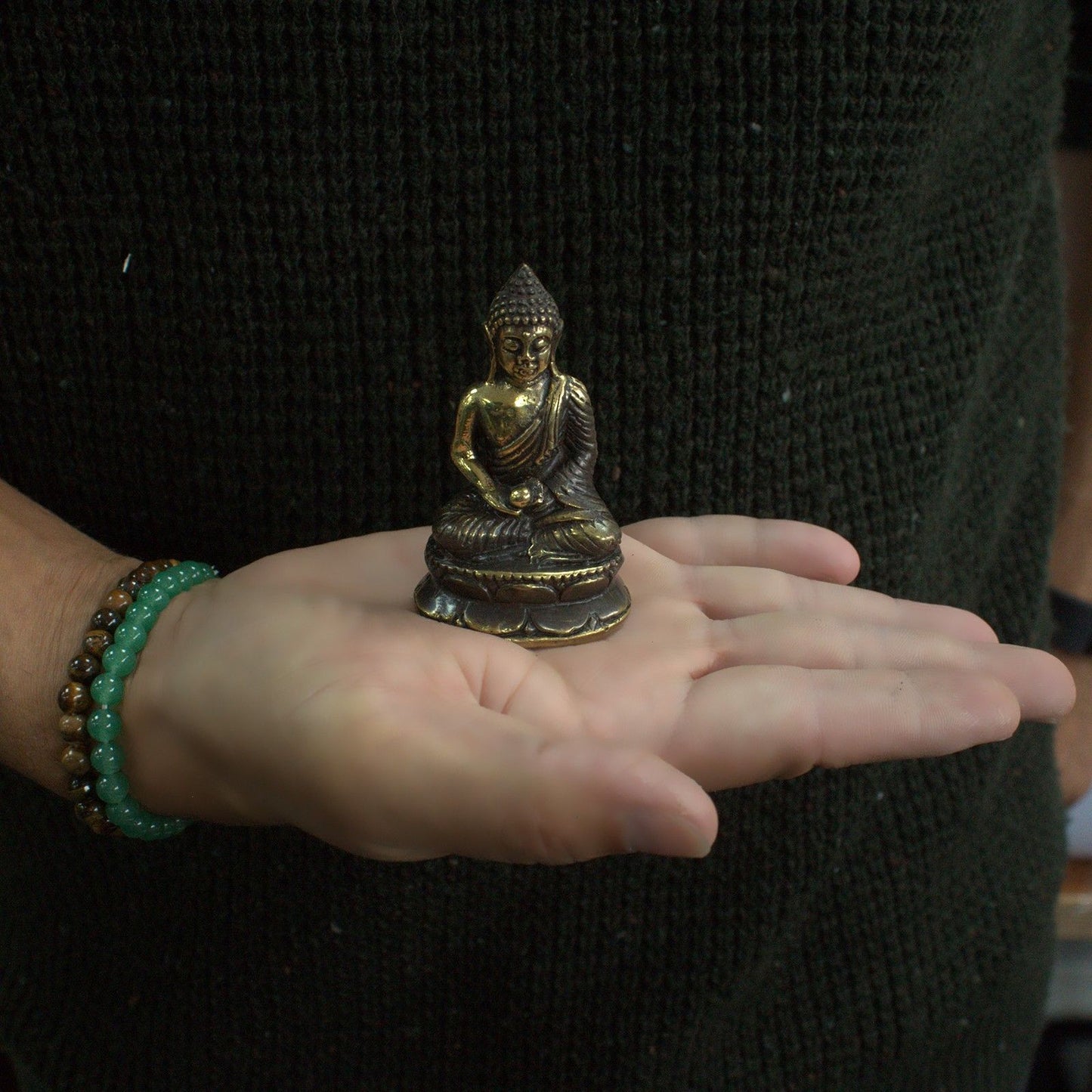 Mini Meditierender Sitzender Buddha aus Messing für Fengshui und Dekoration