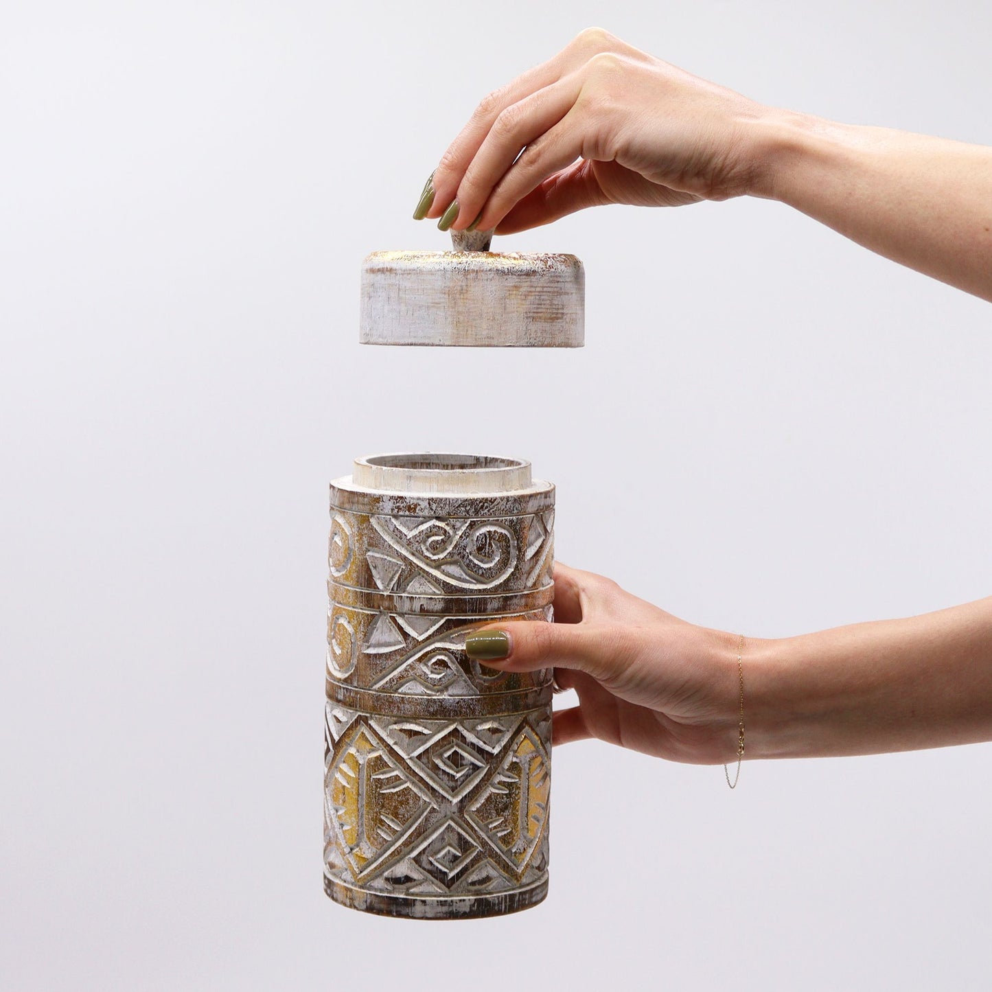 Weißer Und Goldener Hoher Behälter