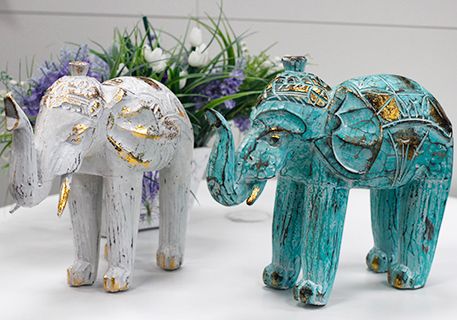 Handgeschnitzter Elefant Aus Holz In Türkis Mit Goldfarbenem Glitzer