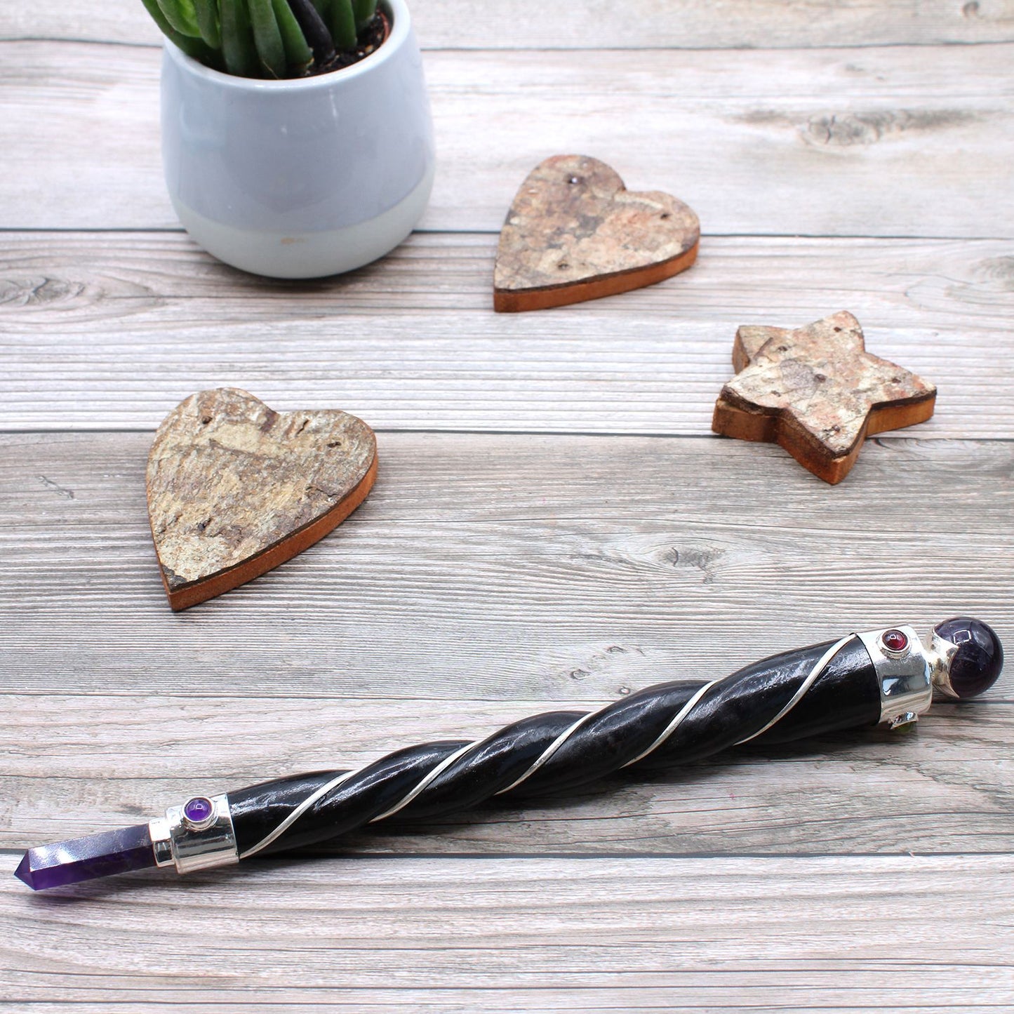 Verdrehter Heilungsstab mit Silberner Amethystkugel