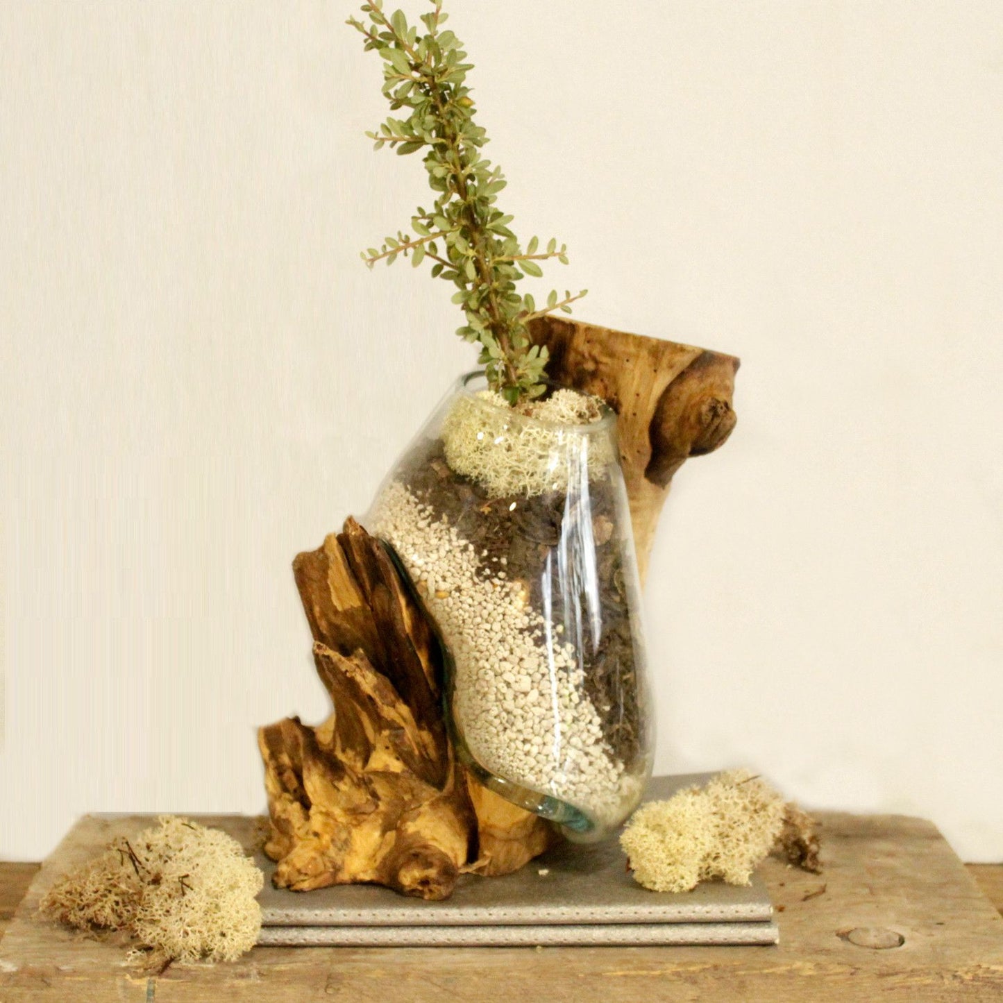 Hängende Schale Aus Geschmolzenem Glas Auf Holz