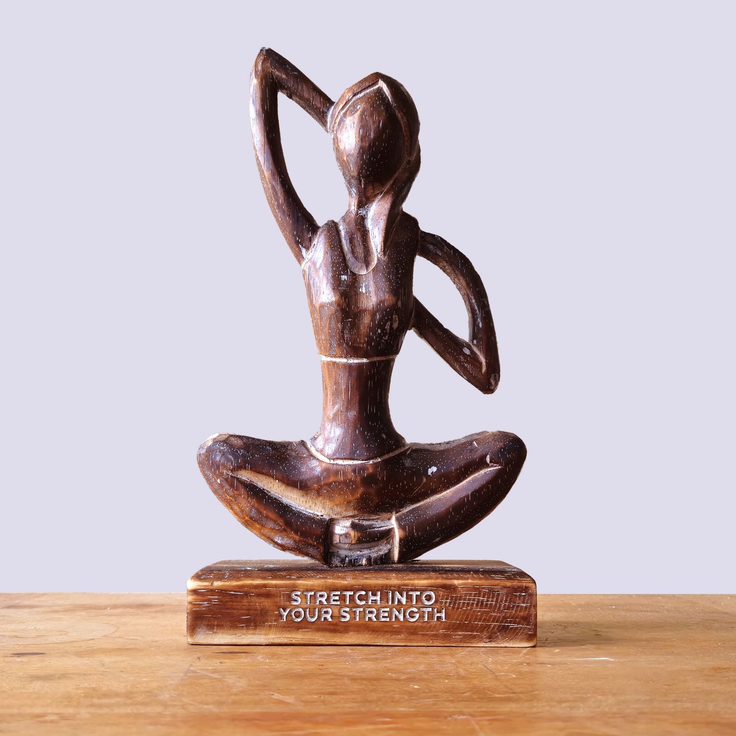 Holz Yoga Dame - Antik - Kuhkopf Haltung - Stärke Entfalten