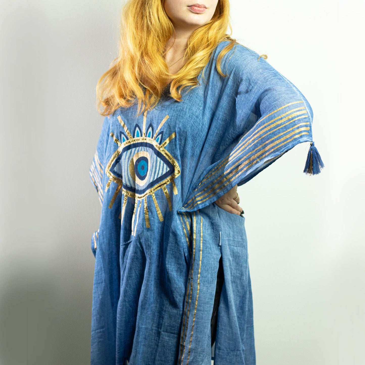 Nomad Sari Med Kollektion Kaftan Reiches Blau Gold Handgemaltes Böse Auge Design Handgemalt