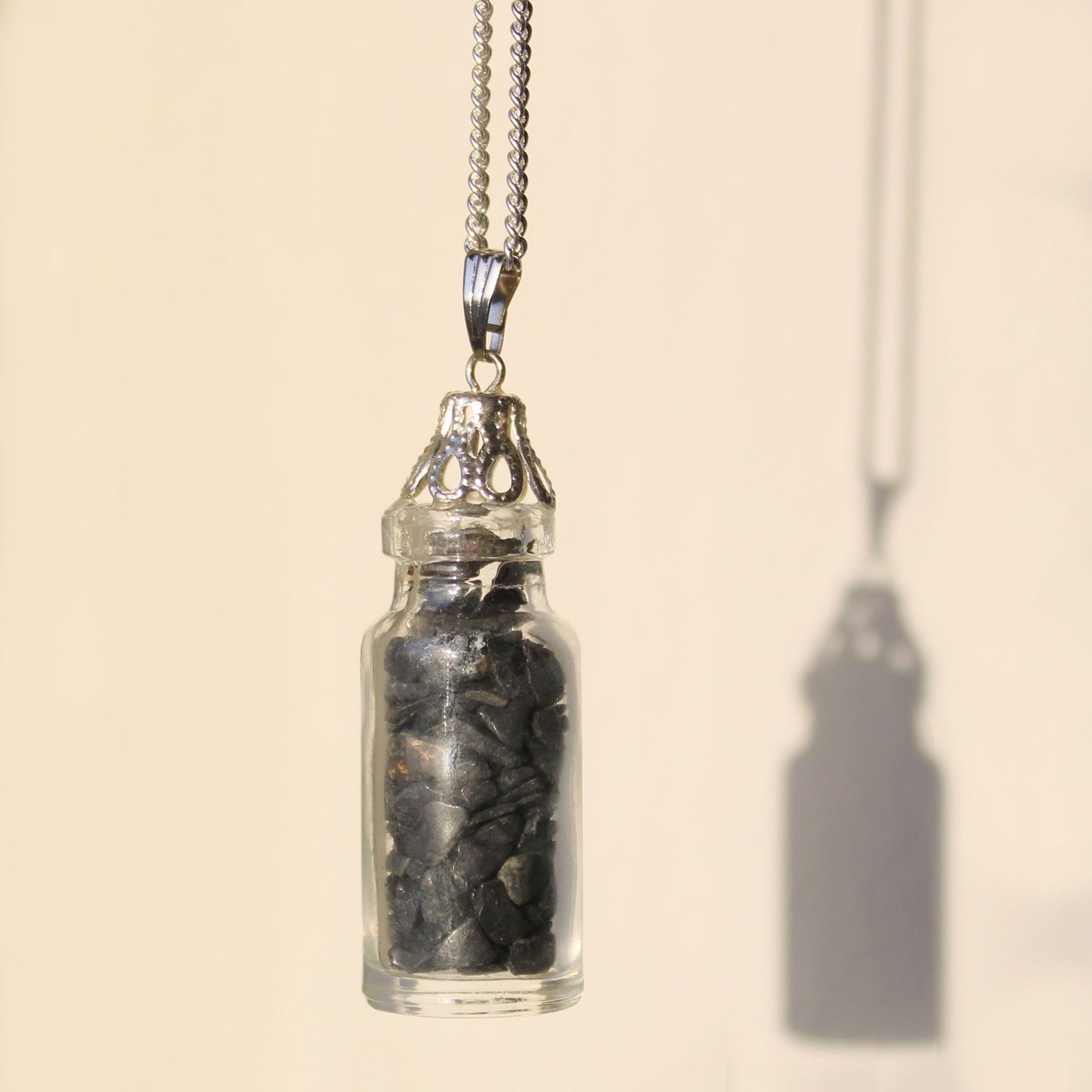 Halskette Mit Eingeschlossenen Edelsteinen - Schwarzer Onyx