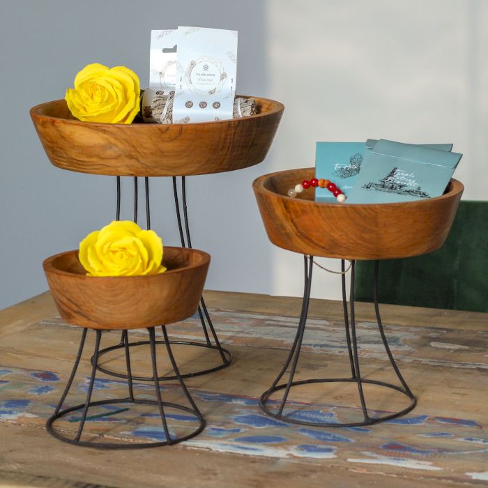 Set Mit 3 Erhöhten Teakholzschalen