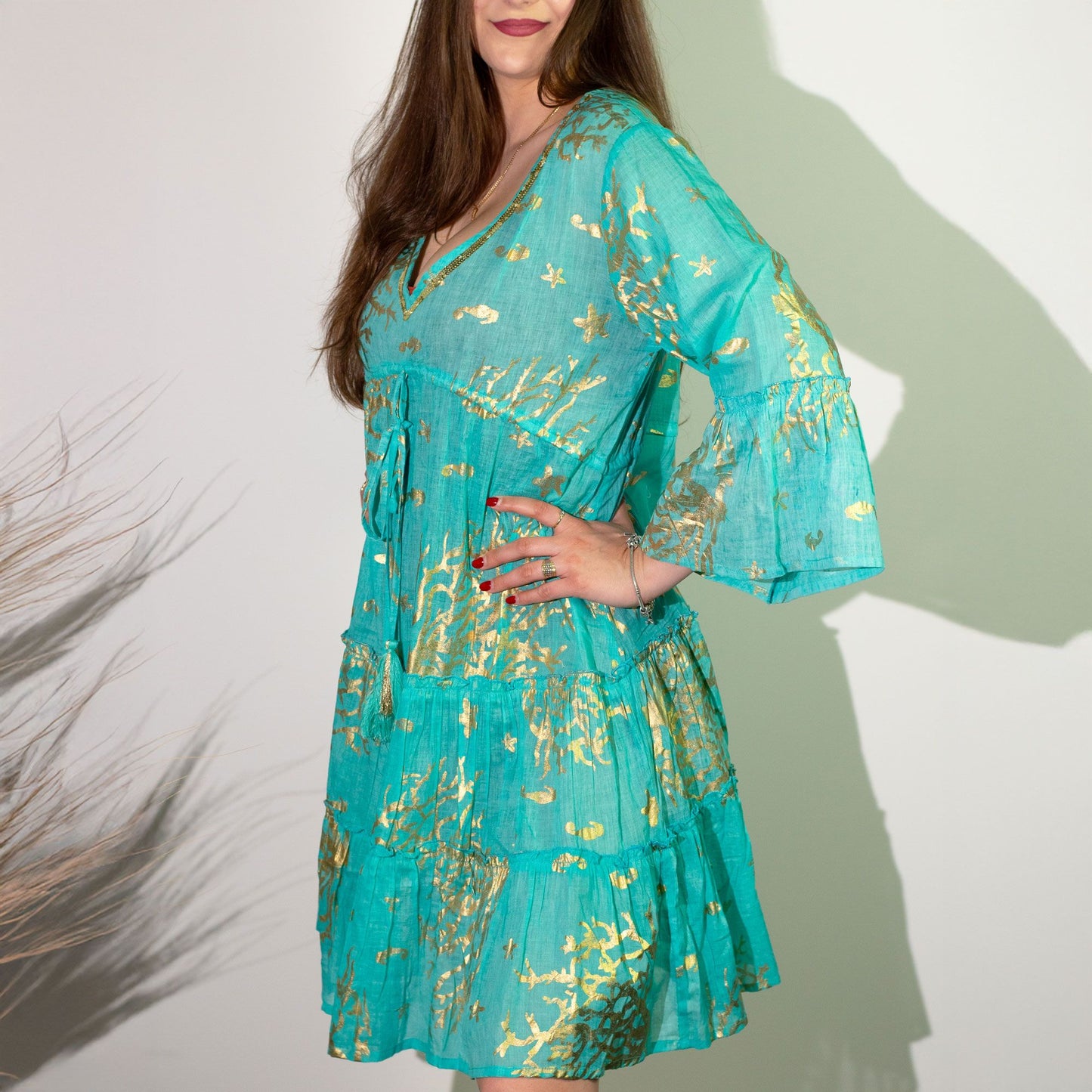 Nomad Sari Med Kollektion Kleid Türkis Und Gold Korallendesign