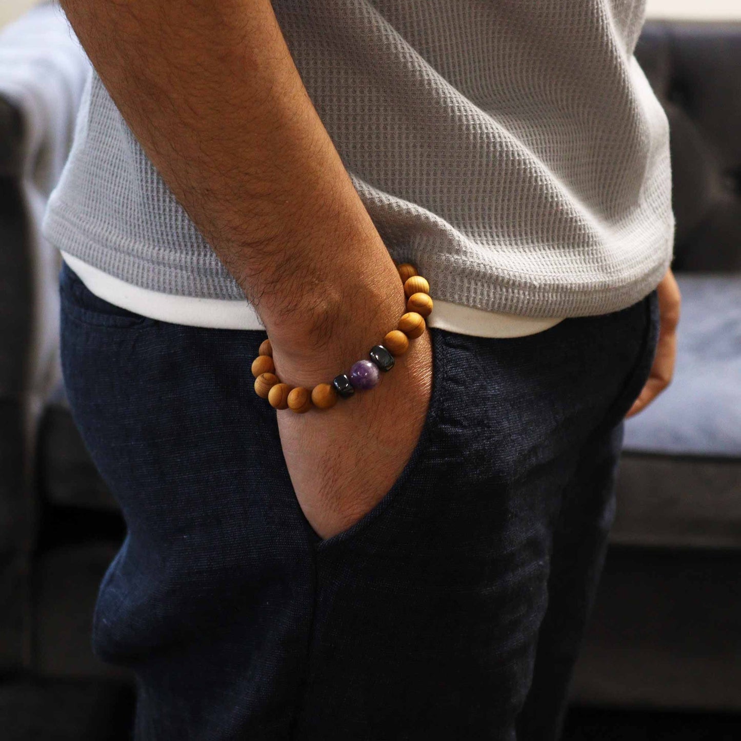 Zedernholz Drittes Auge Chakra Armreif mit Amethyst