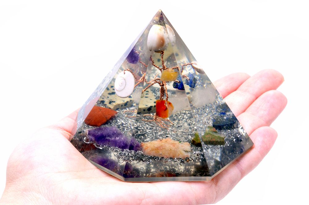 Orgonite Siebenseitige Pyramide Edelstein Weisheitsbaum 90 mm