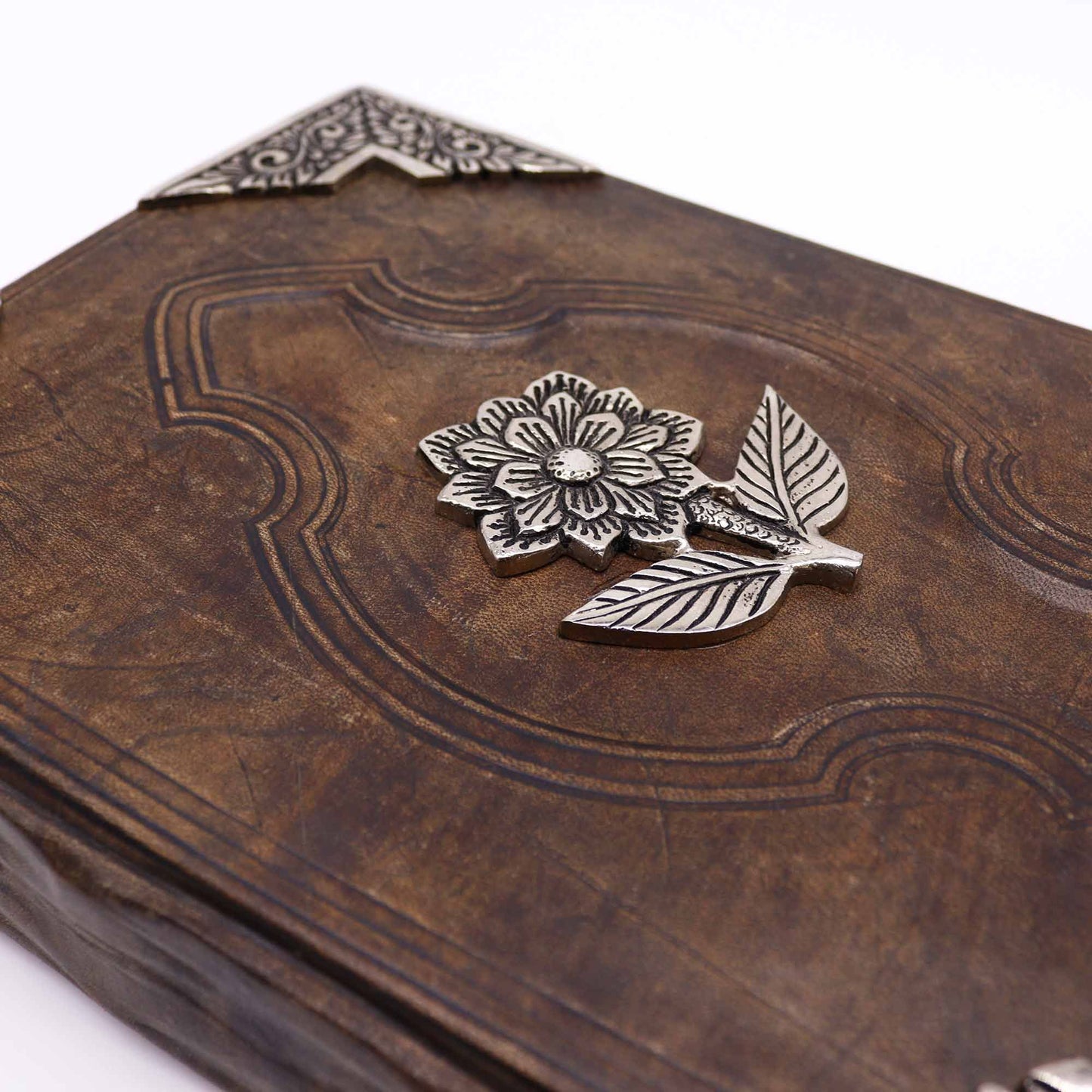 Robustes Braun Tan Buch mit Zinkrose Dekor 200 Deckle Kanten Seiten 26x18cm