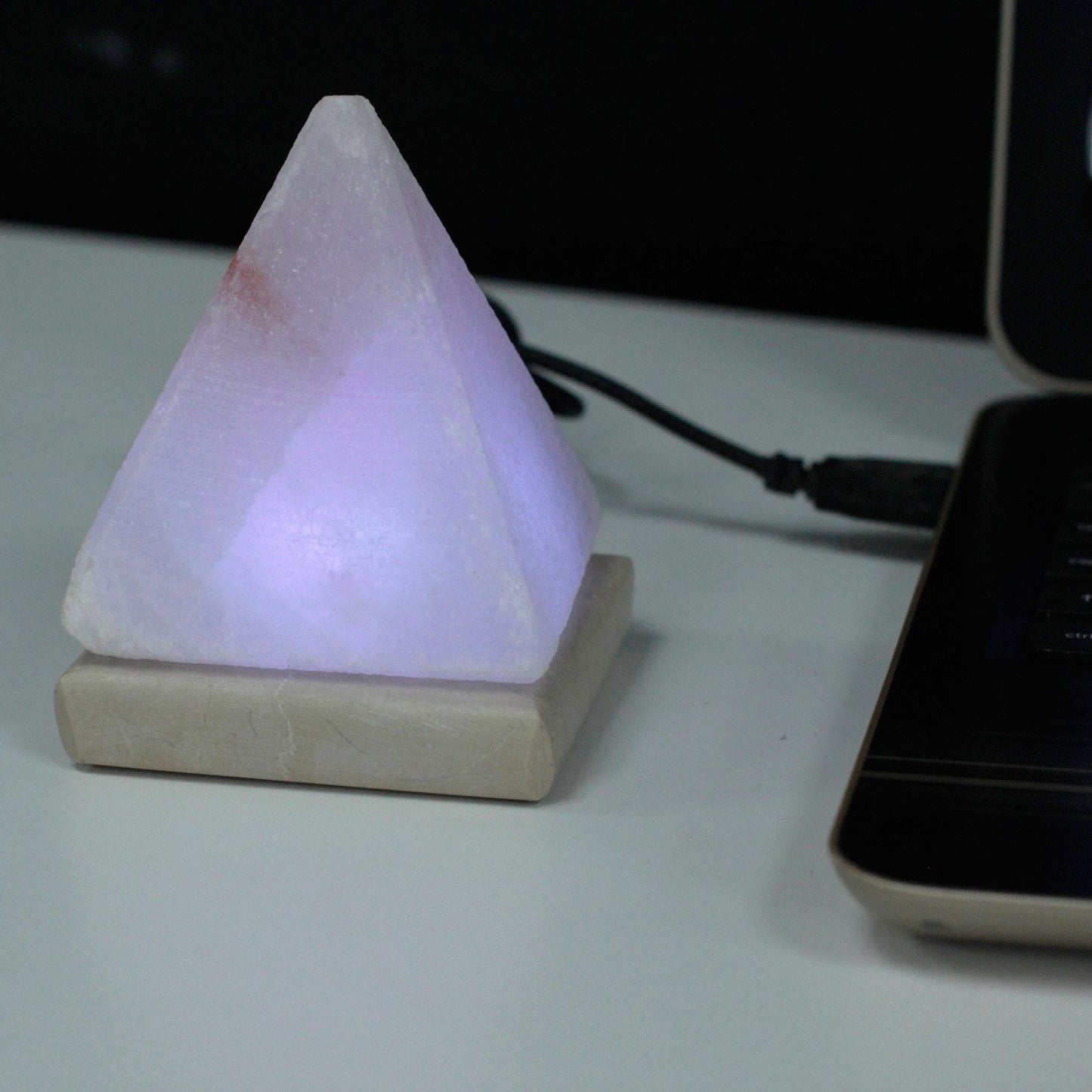 Qualitäts USB Pyramiden Weiße Salzkristalllampe 9 cm