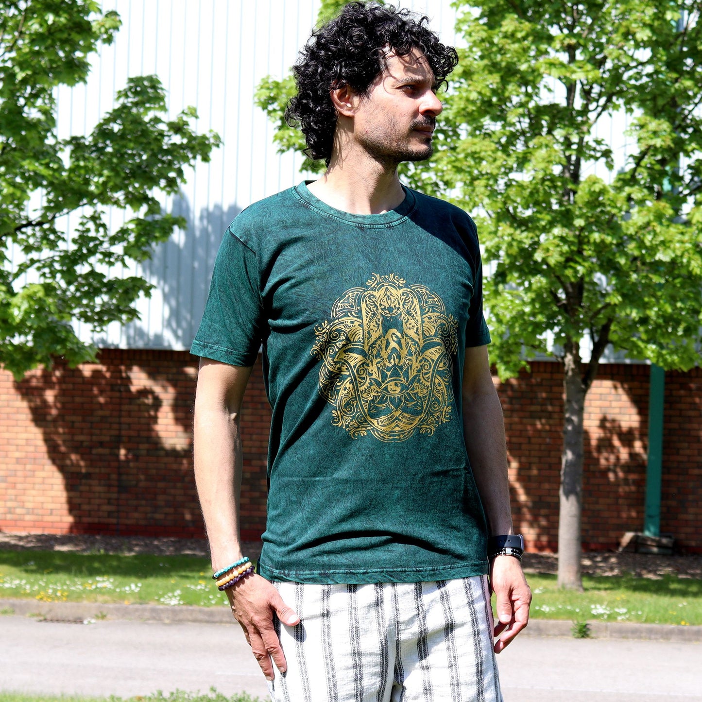 Mittleres Stein-Washed T-Shirt Hamsa Grün