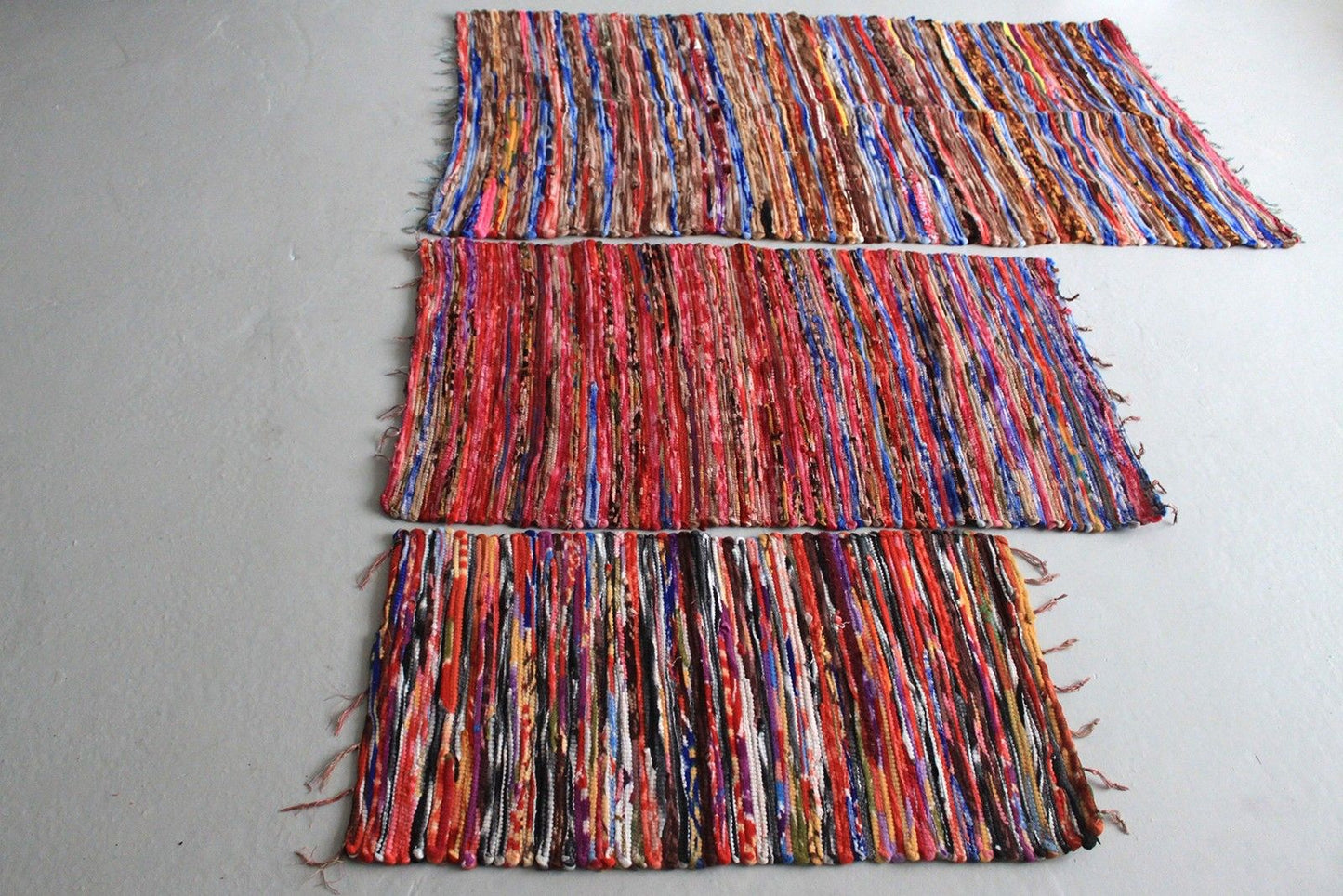 Großer Samt Teppich 105x185cm
