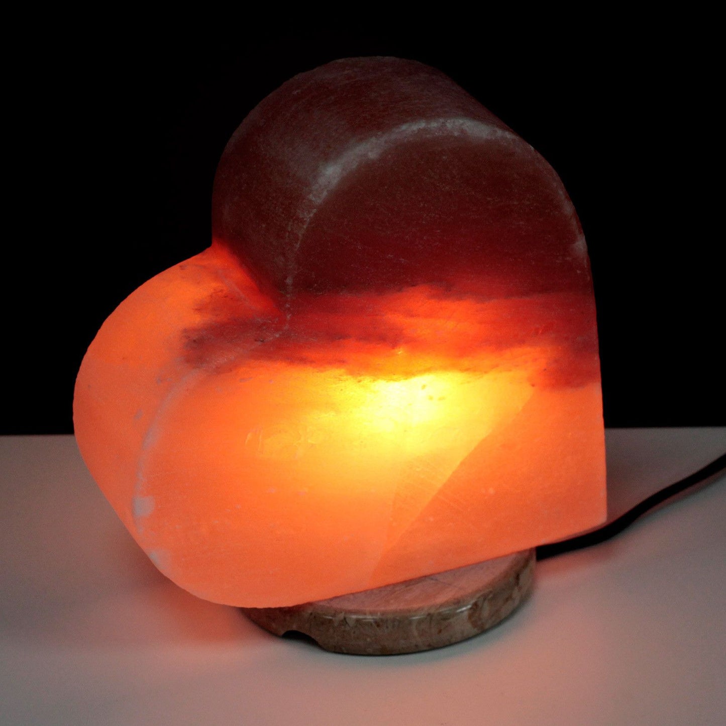 Herzförmige Himalaya Salzlampe Mit Lichtfassung Glühbirne Und Stecker