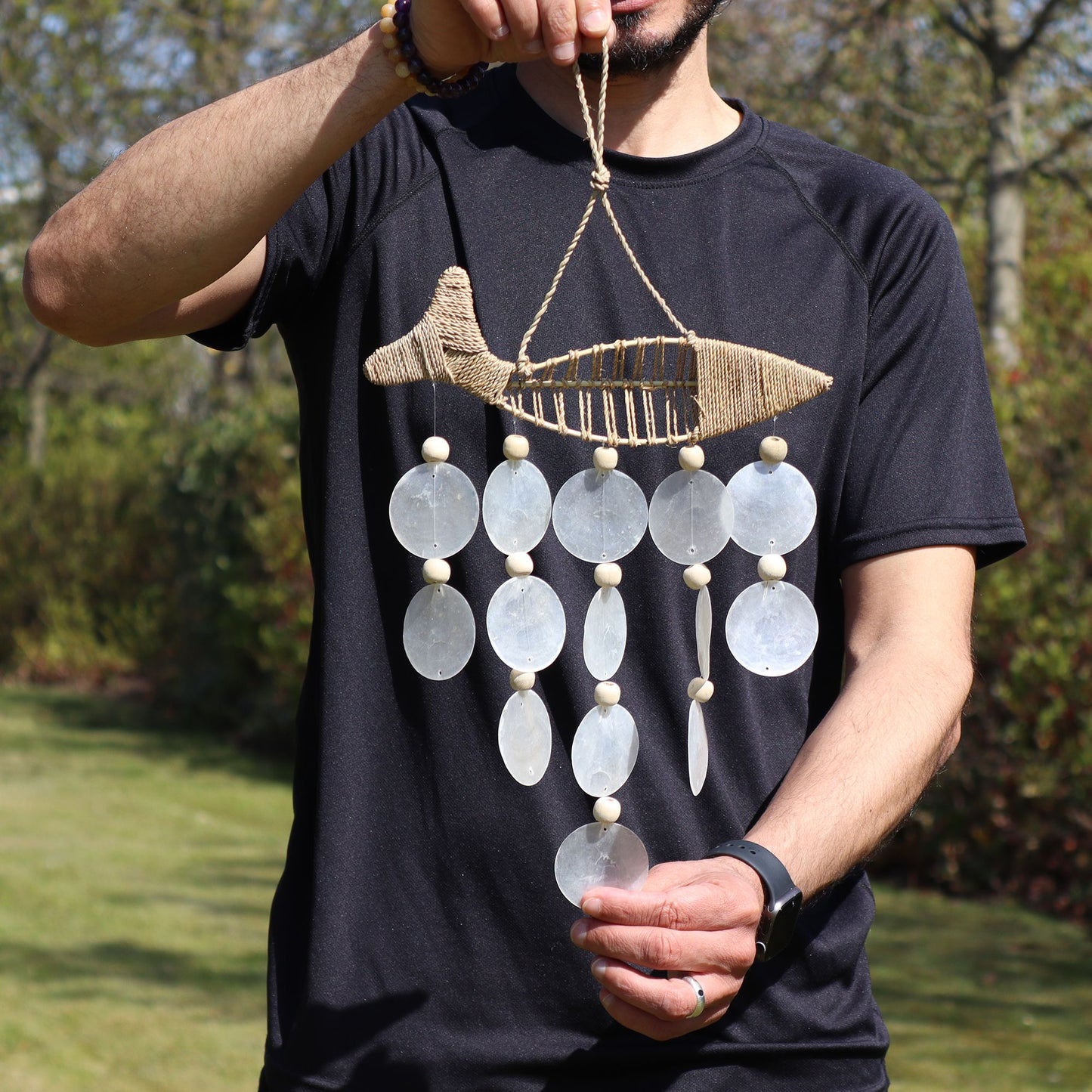 String Fisch und Natürlicher Capiz Muschel Tropfen