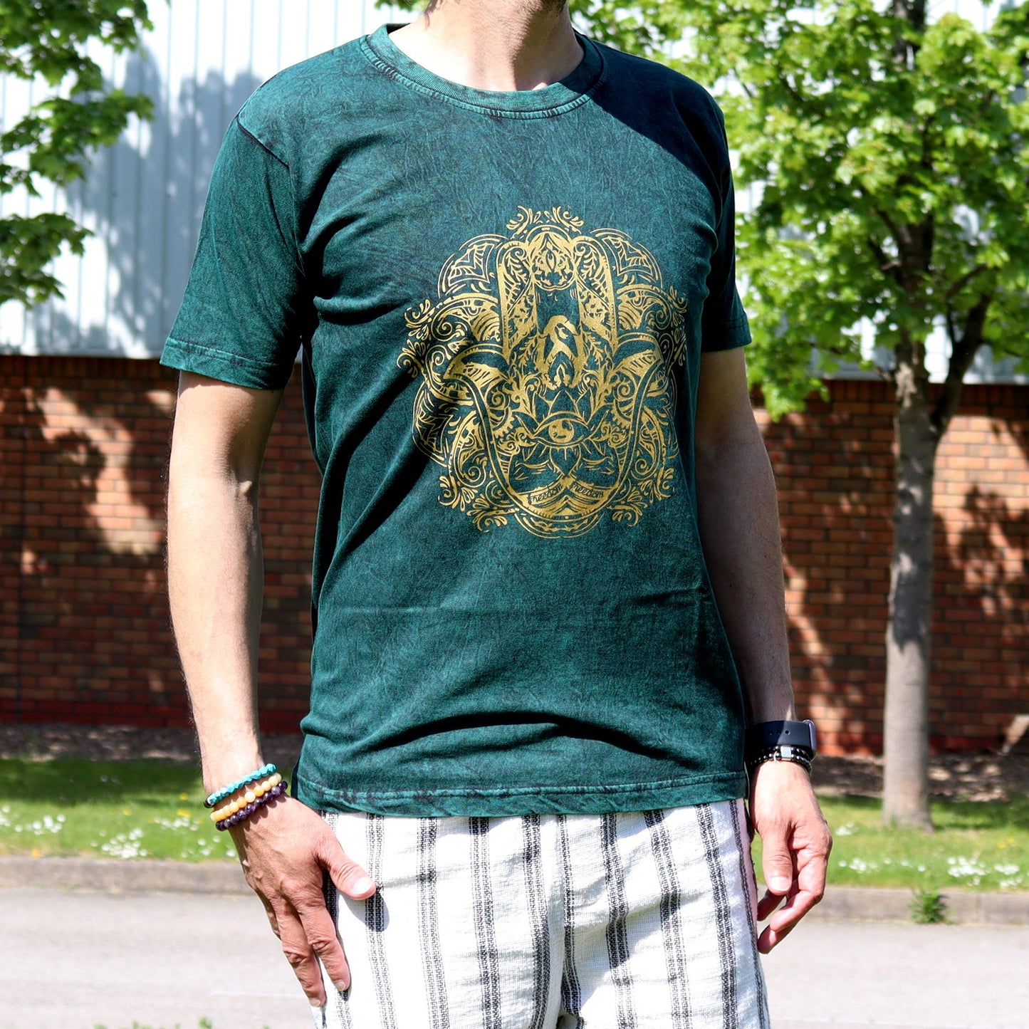 Mittleres Stein-Washed T-Shirt Hamsa Grün