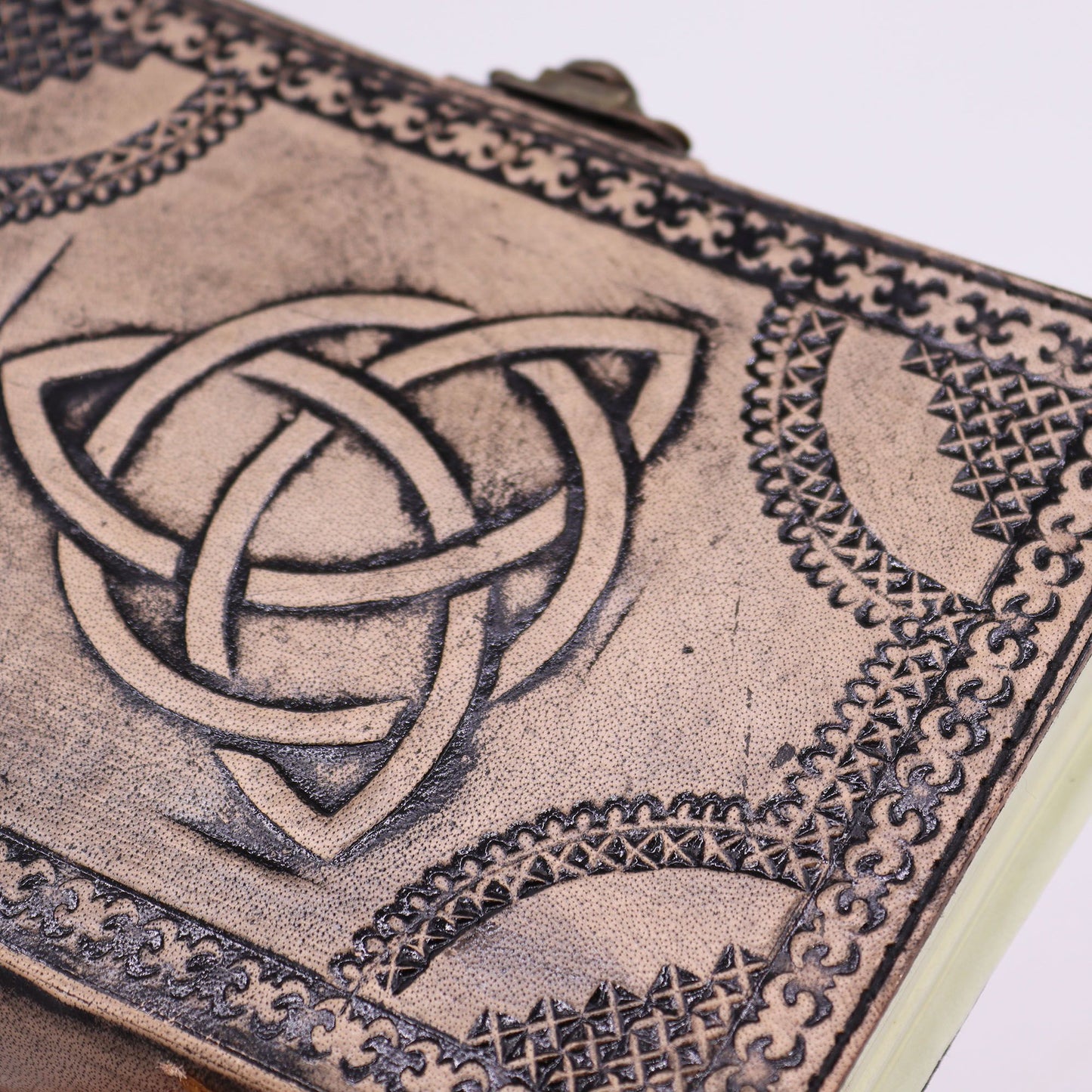 Kreis Triquetra Esoterisches Notizbuch Rot Braun 200 Seiten Stichkante 17.5x12.5x3cm
