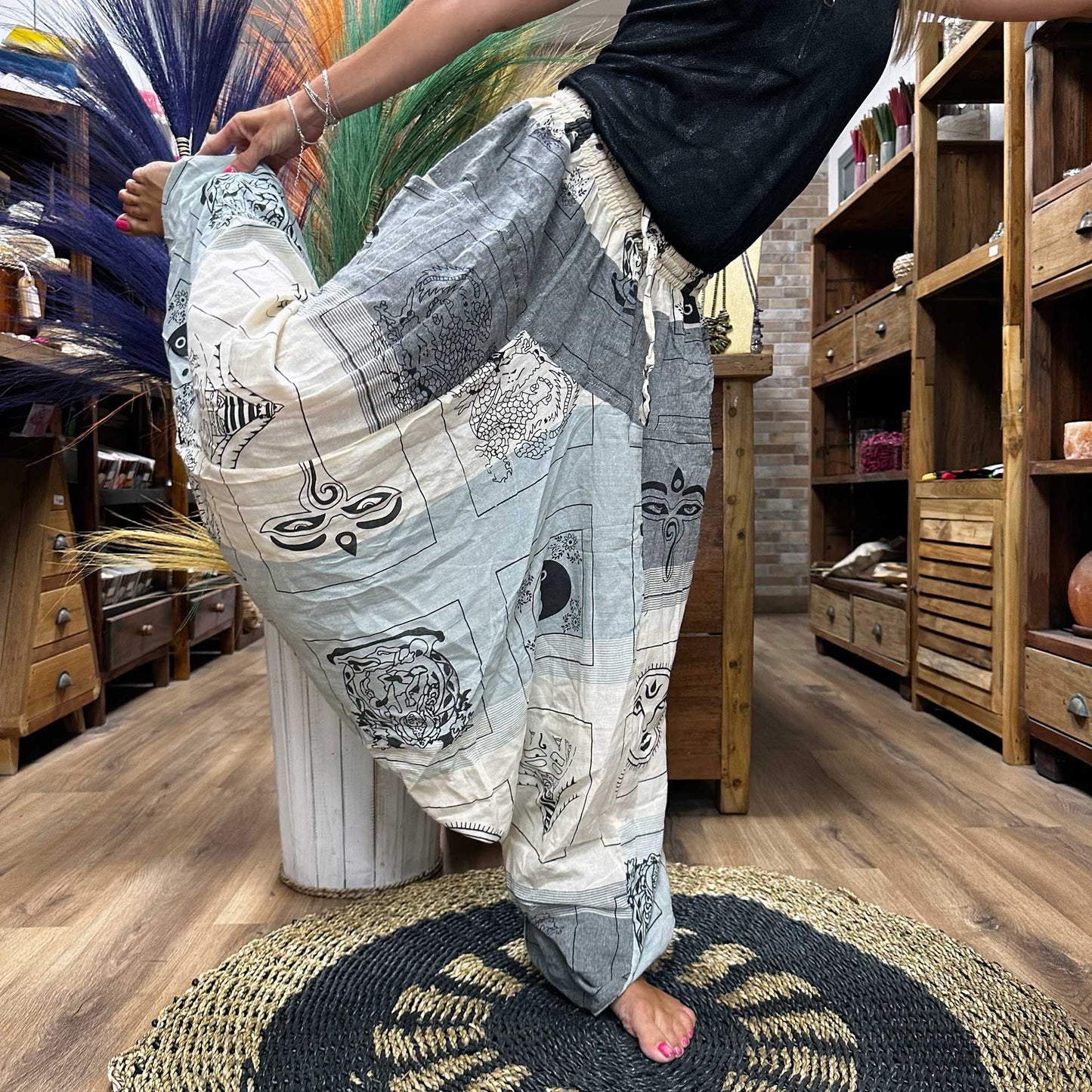 Yoga Und Festival Hosen Mit Aladdin Himalaya Druck Auf Grau