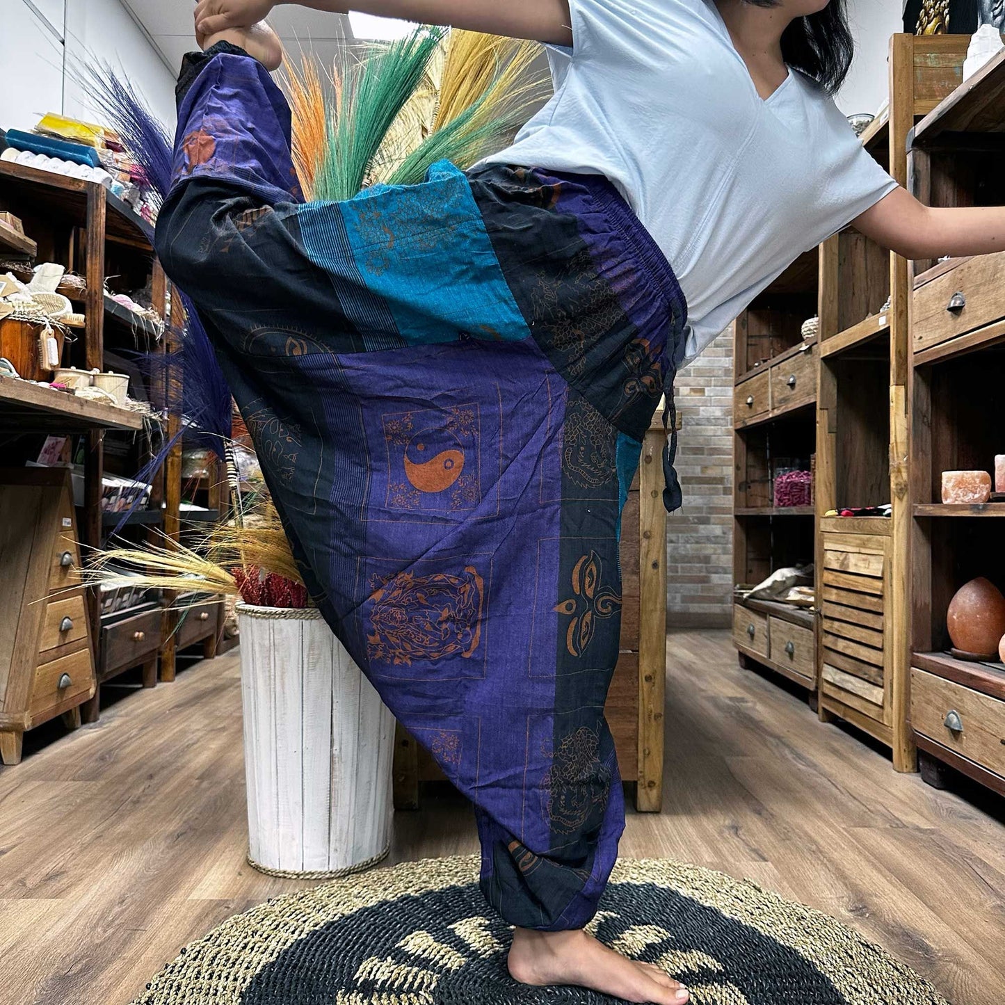 Yoga Und Festival Hosen Mit Aladdin Himalaya Druck In Lila