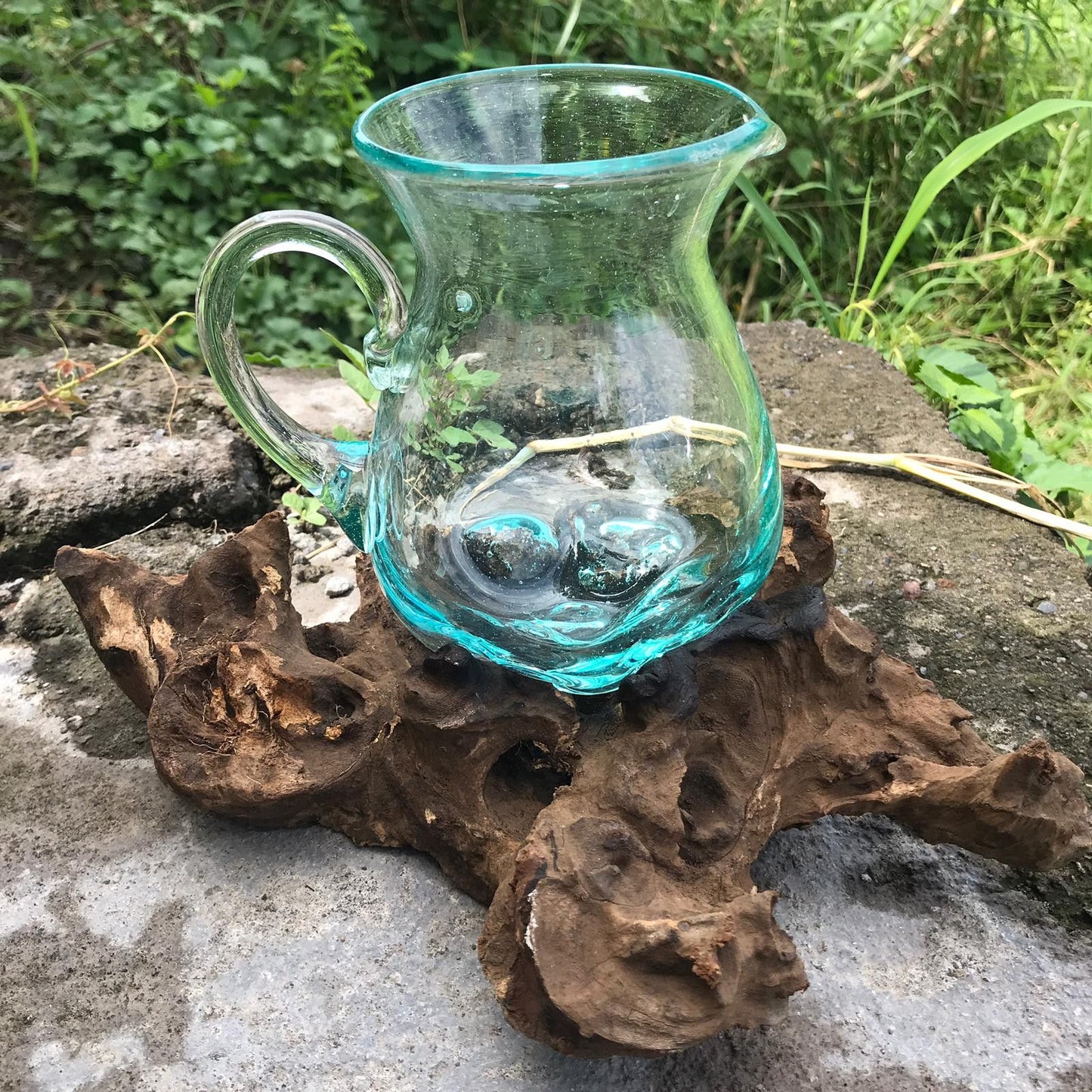 Molten Glass on Wood Wasserkrug aus Recyceltem Glas und Balinesischem Gamalholz