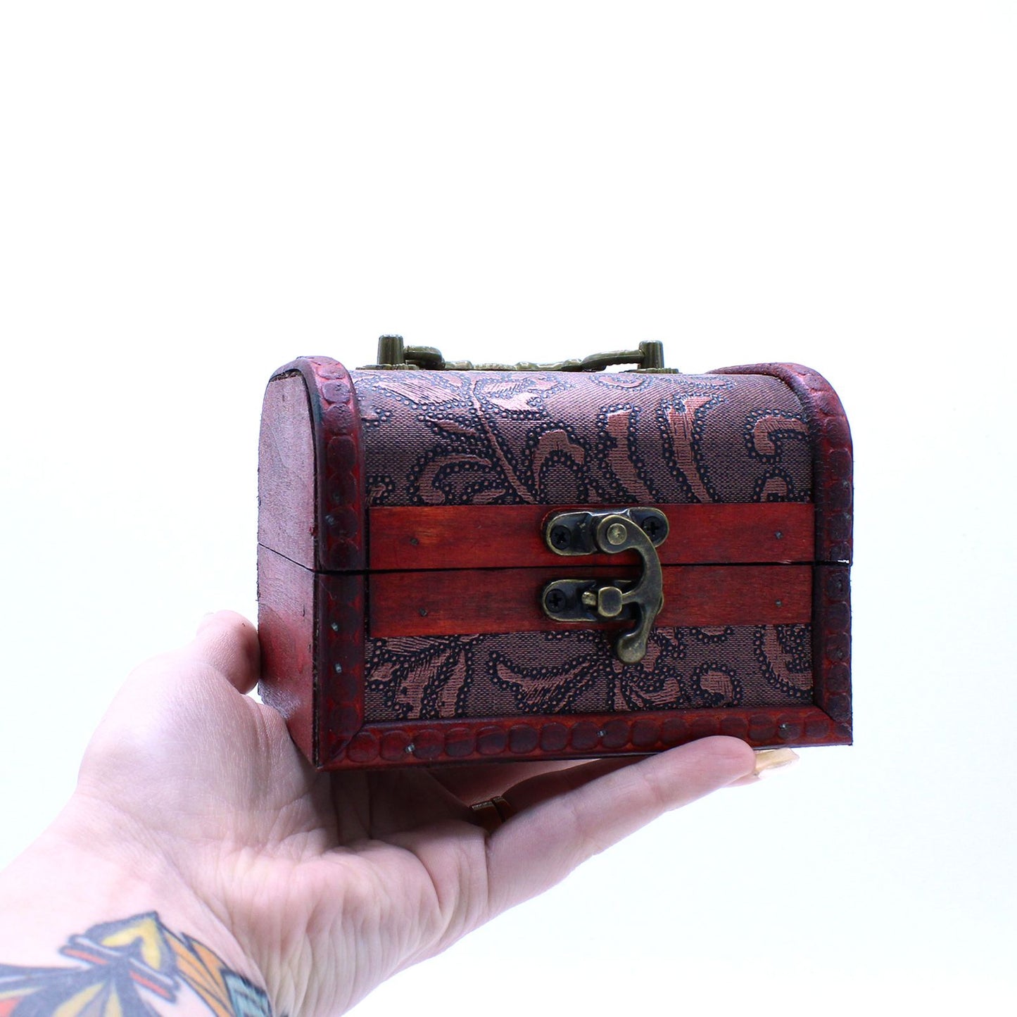 MLrg Kolonialboxen Mit Floraler Prägung