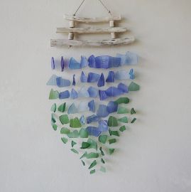 Drei Stäbe Windspiele Blau und Grün aus Recycletem Glas und Treibholz