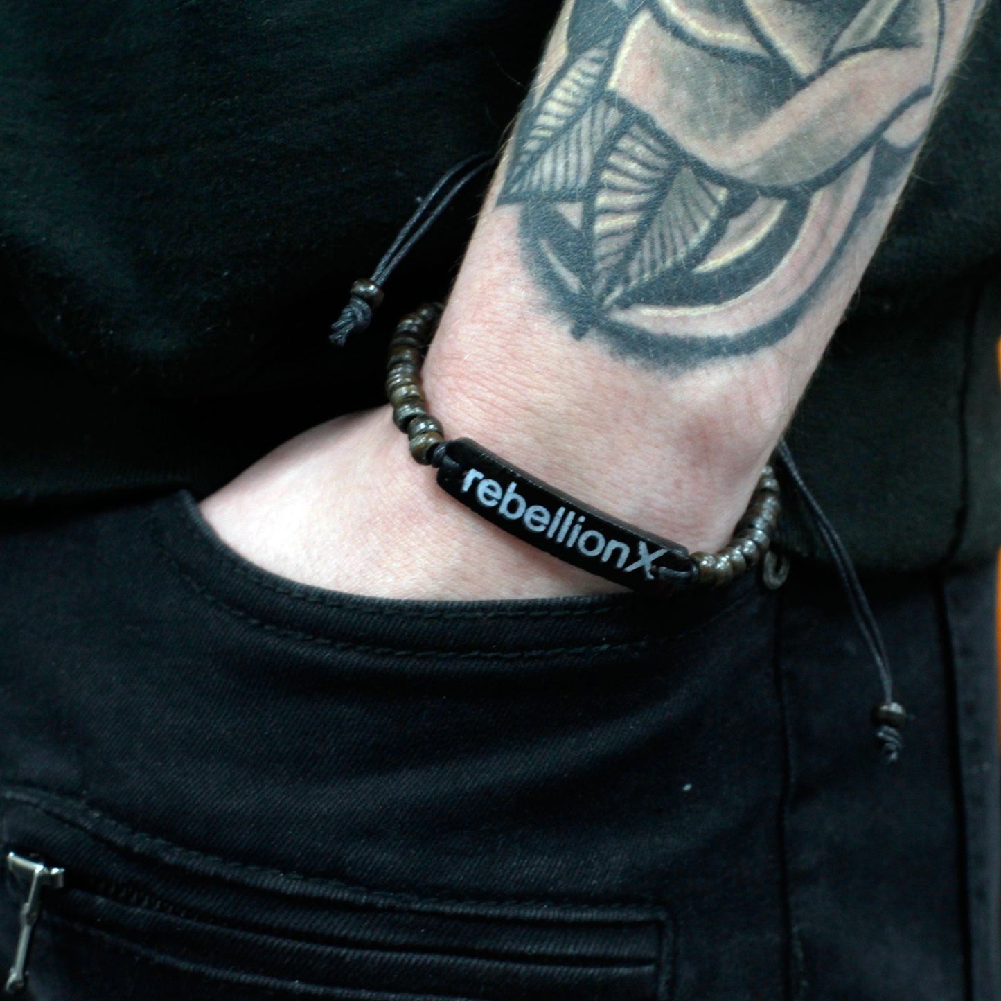 Coco Slogan Armband Rebellion X