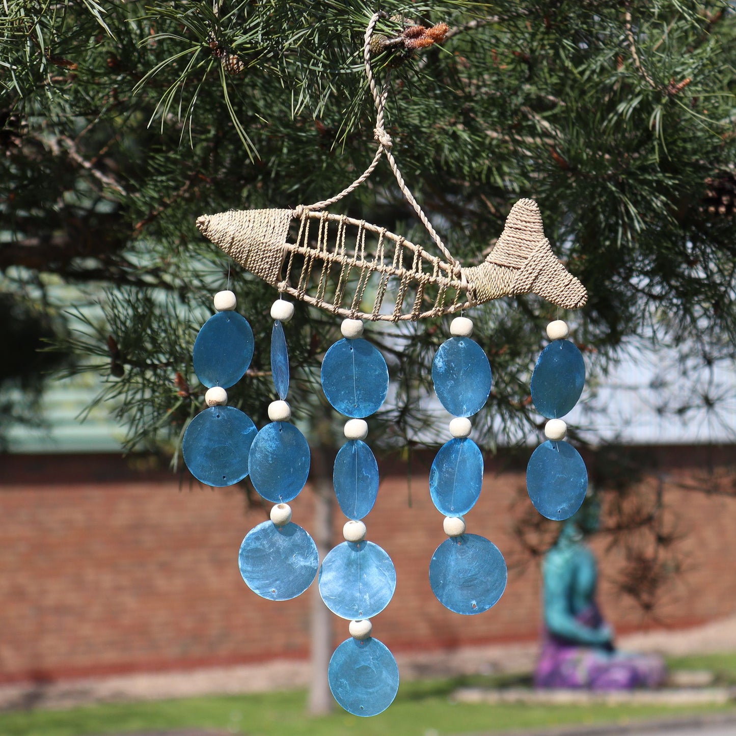 String Fisch und Blaue Capiz Tropfen