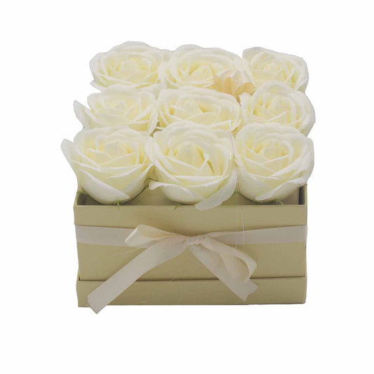 Seifenblumen Geschenkstrauß - 9 Creme Rosen - Quadratisch