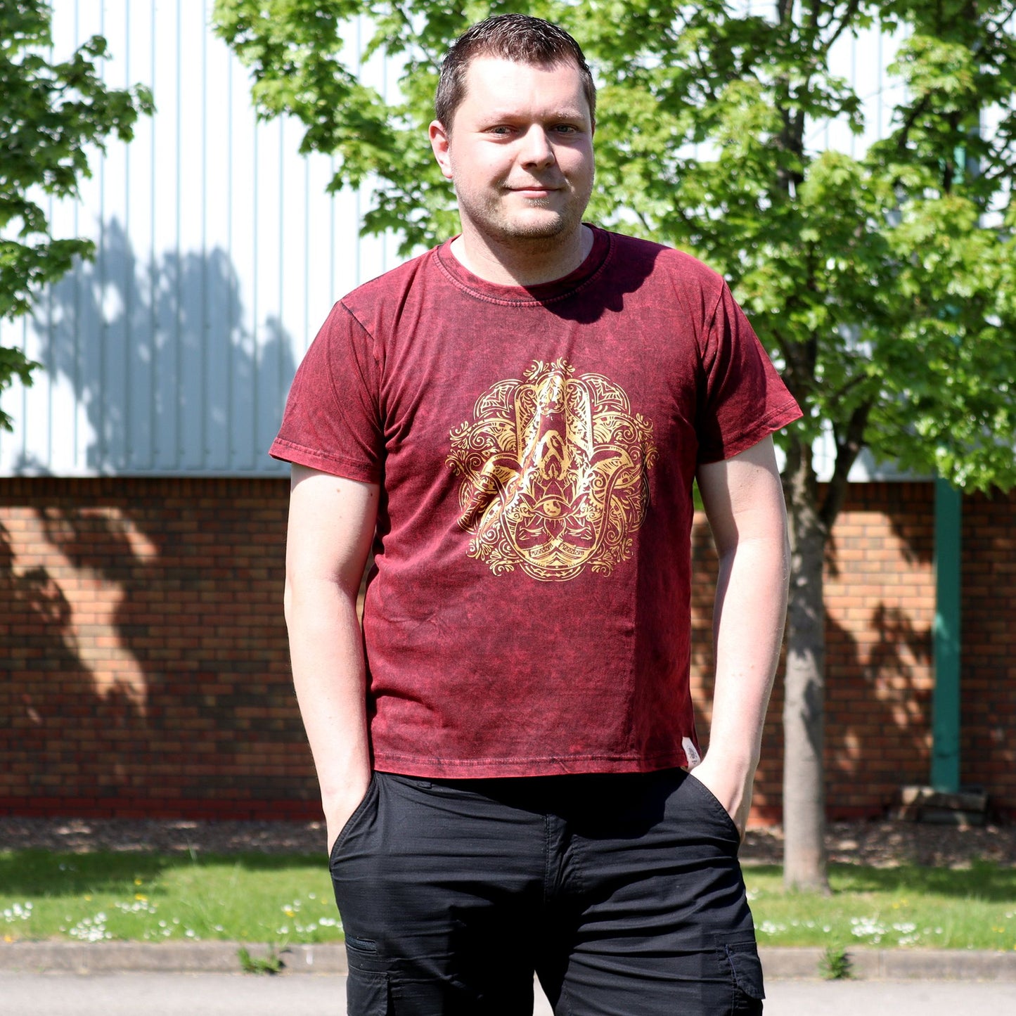 Großes Stein Gewaschenes T-Shirt Hamsa Bordeauxrot