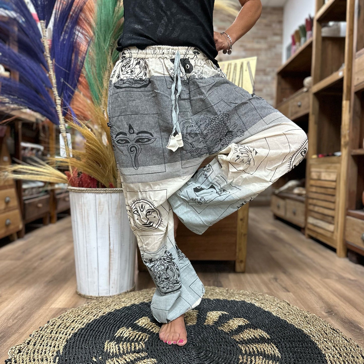 Yoga Und Festival Hosen Mit Hochkreuz Himalayan Druck Auf Grau