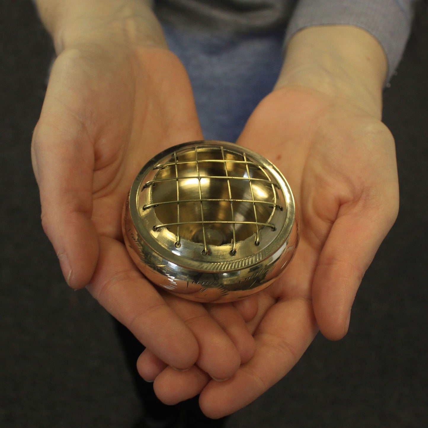 Holzkohlen Duftlampe Mit Messing Halter Und Bildschirmdeckel