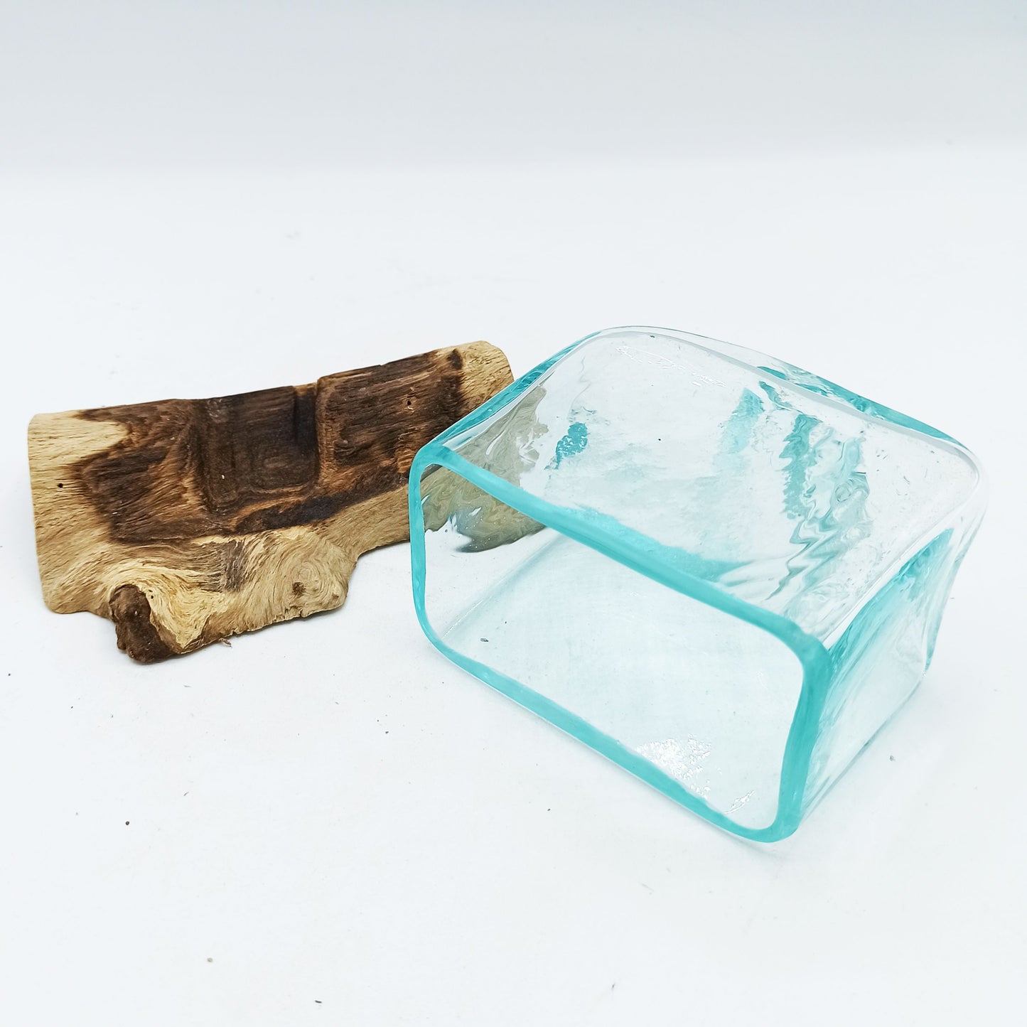 Geschmolzenes Glasbecken Auf Holz Mit Ständer - Kleine Schüssel