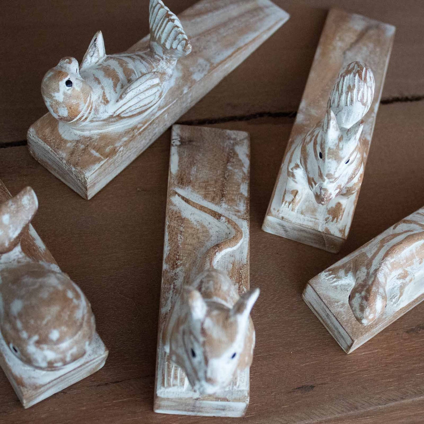 Handgeschnitzter Türstopper Gecko