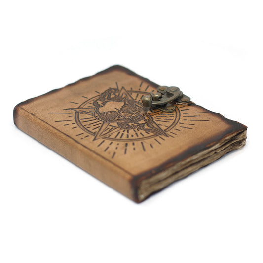 Leder Pentagon und Totenkopf mit Branddetails Notizbuch 18x13 cm