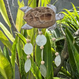Weißgewaschene Schildkrötenfigur Mit Natürlichem Capiz Muschel-Hänger