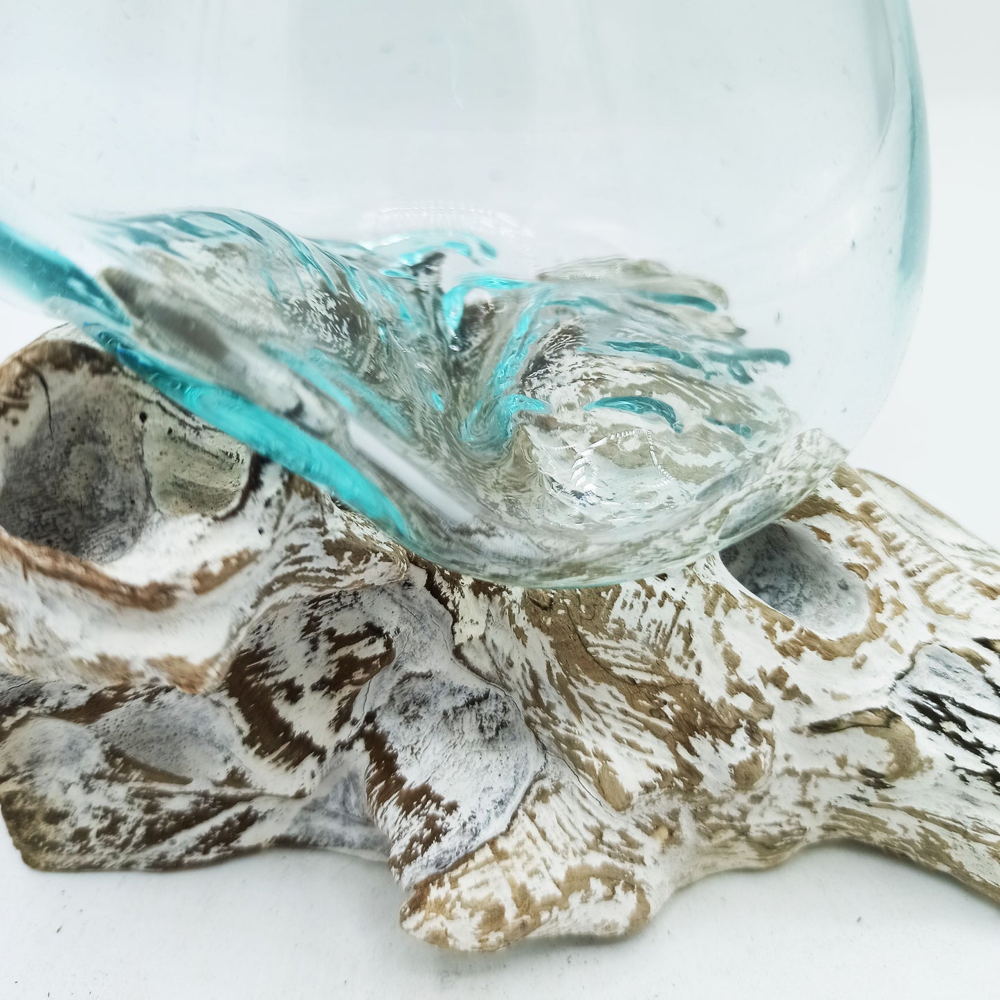 Geschmolzenes Glas Auf Weißgewaschenem Holz - Mittelschüssel