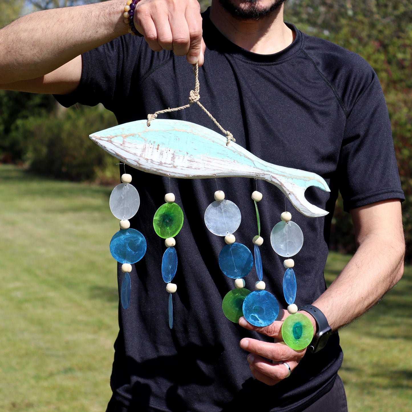 Aqua Fisch Schnitzerei Und Capiz Muschel Tropfen