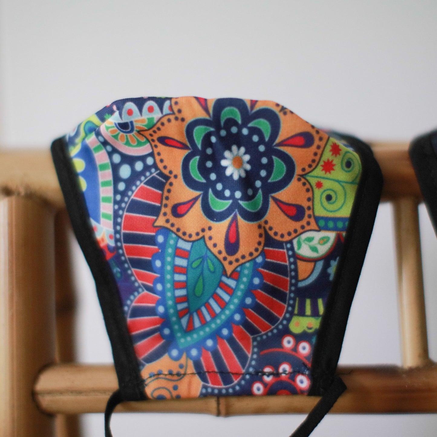 Wiederverwendbare Modische Gesichtsmaske - Funky Swirls (Erwachsene)