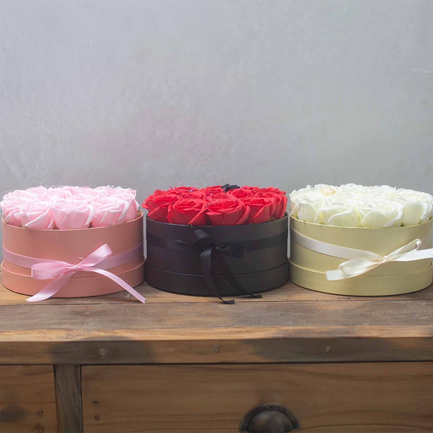 Seifenblumen Geschenkstrauß - 14 Pinke Rosen - Rund