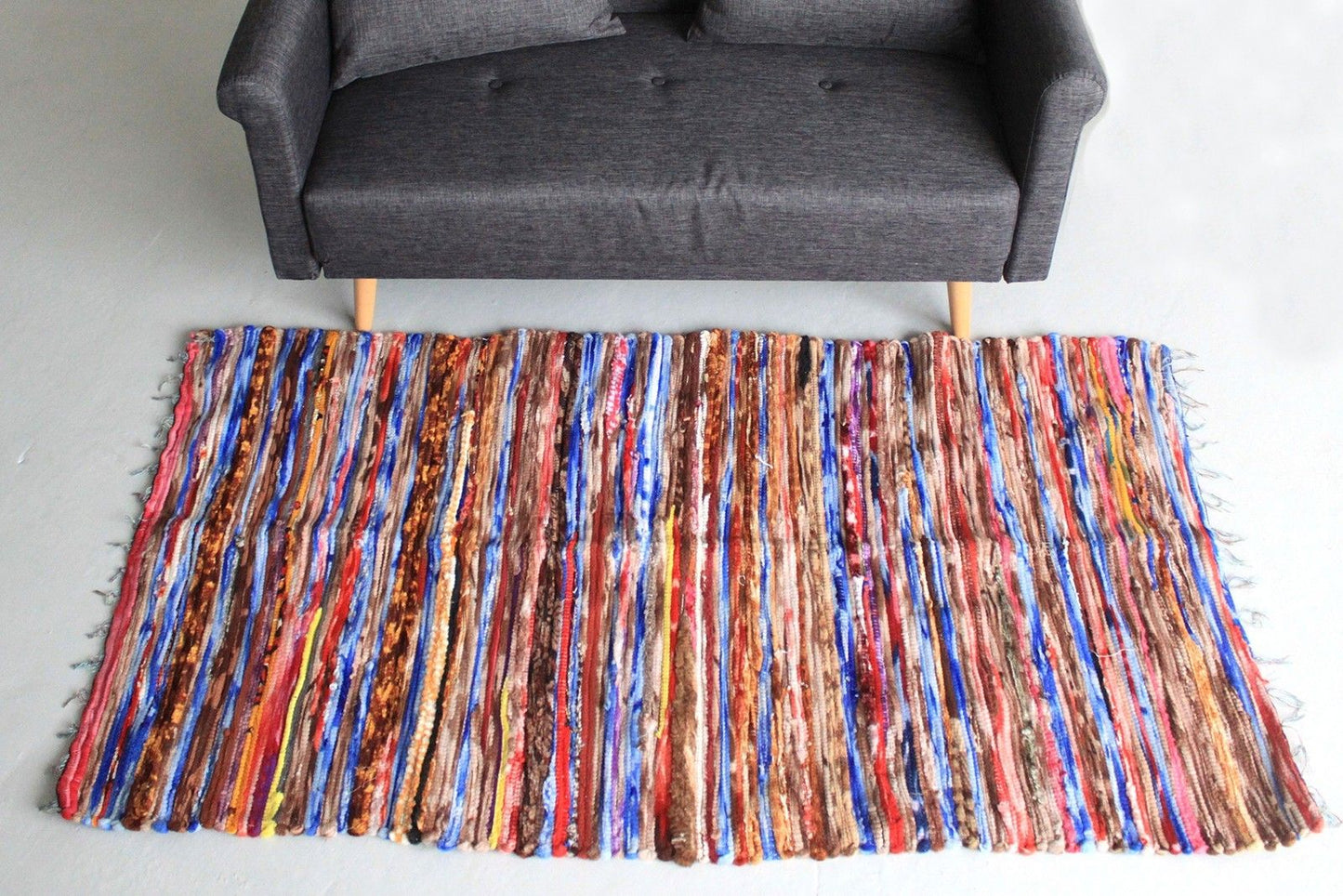 Großer Samt Teppich 105x185cm