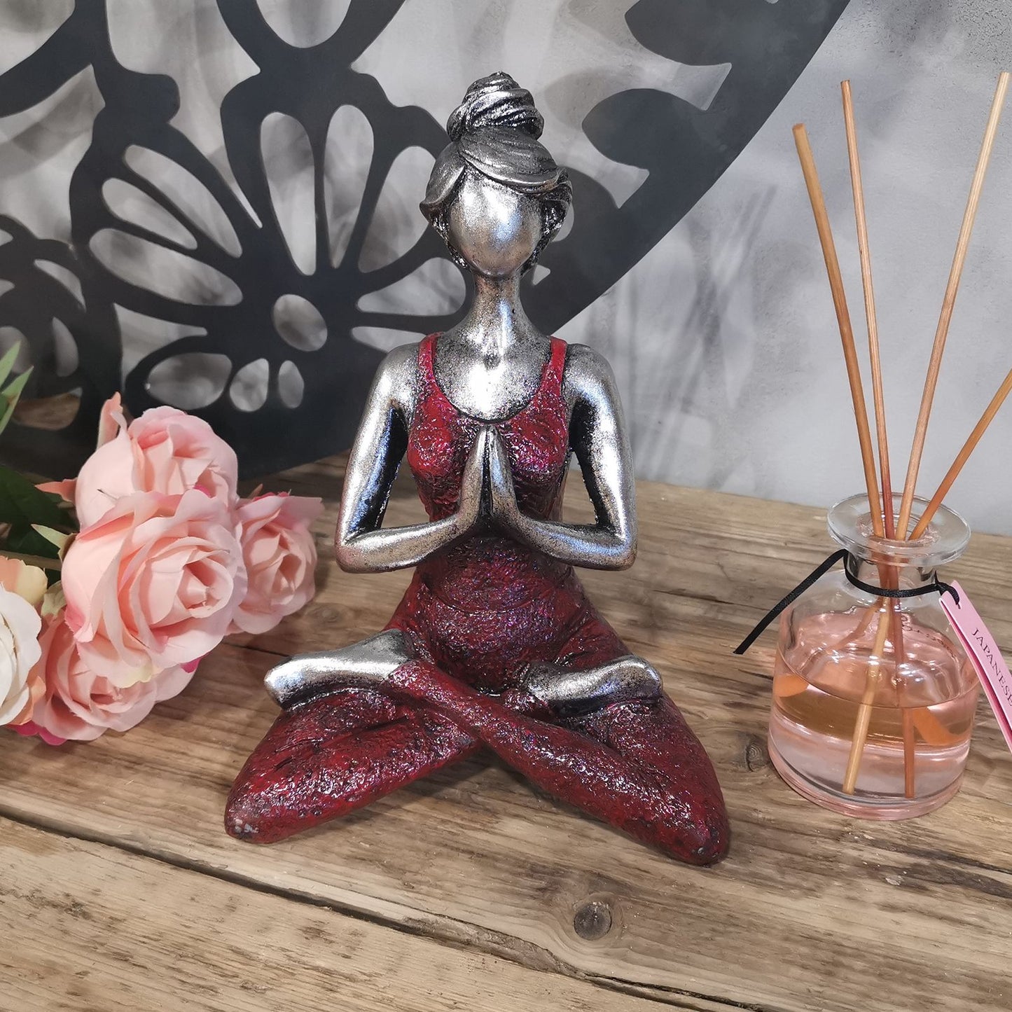 Yoga Dame Figur Silber Bordeaux 24cm Handgefertigt aus Indonesien
