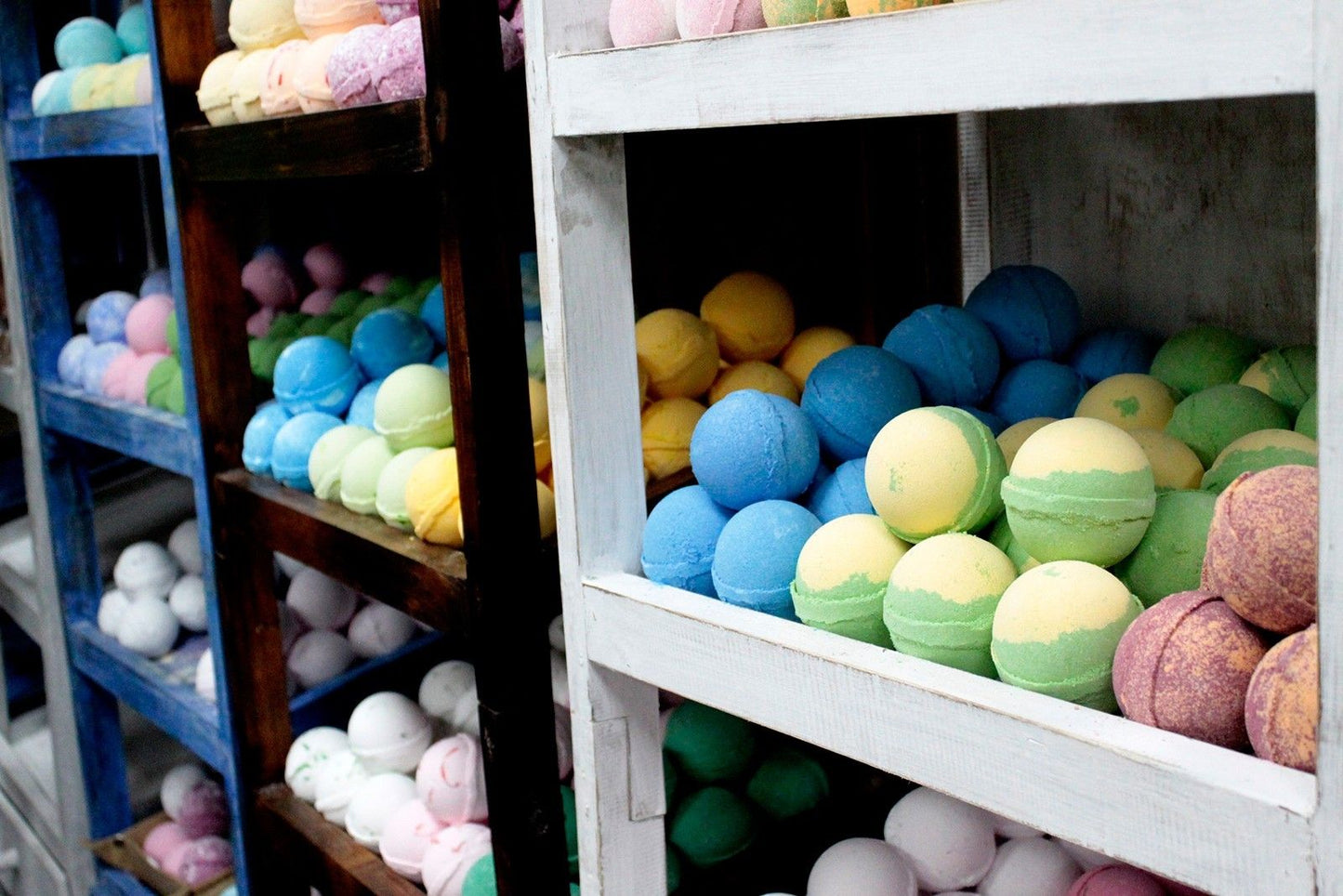 Badebombe 5 Regalanzeige Weißgewaschen