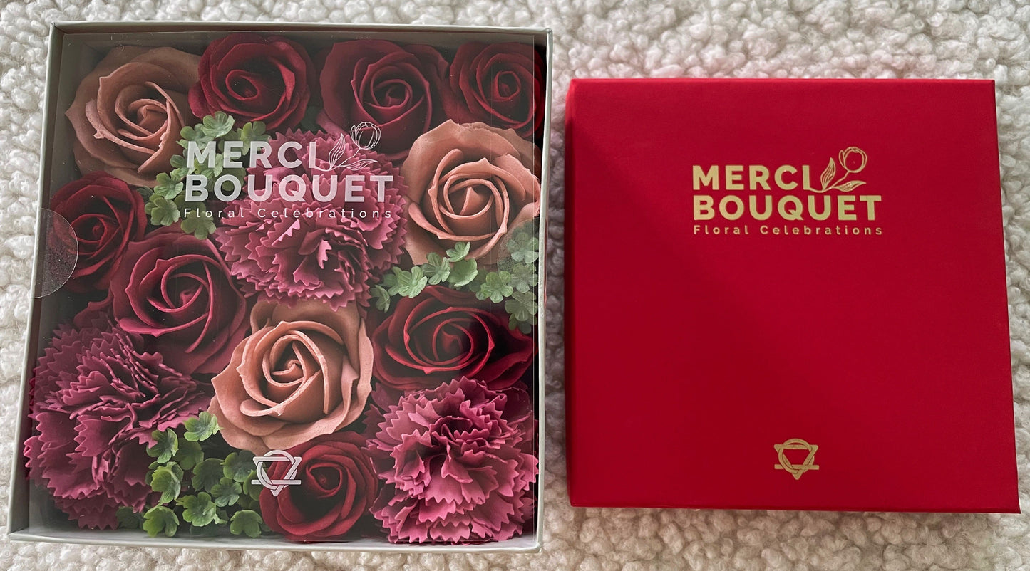 Quadratische Box mit Vintage Rosen