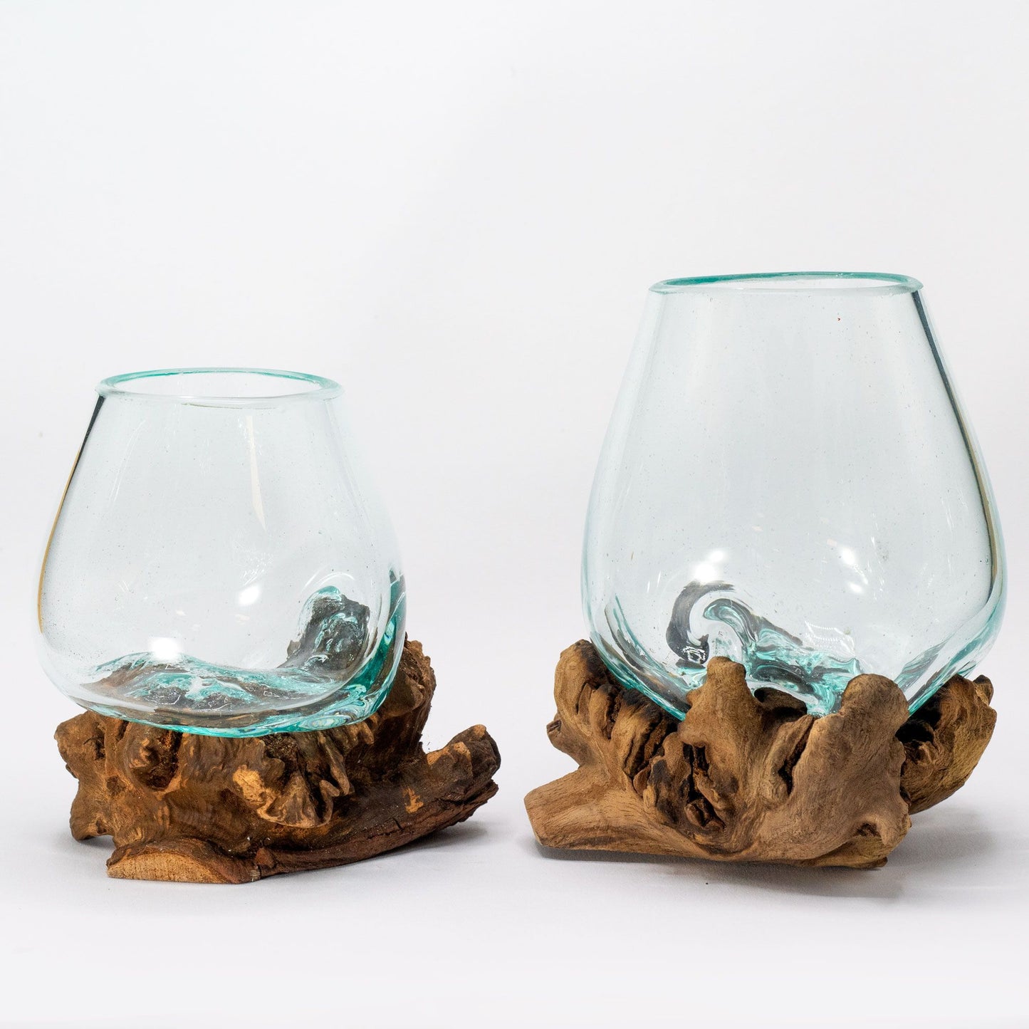 Geschmolzenes Glas Auf Seltenem Parasitenholz