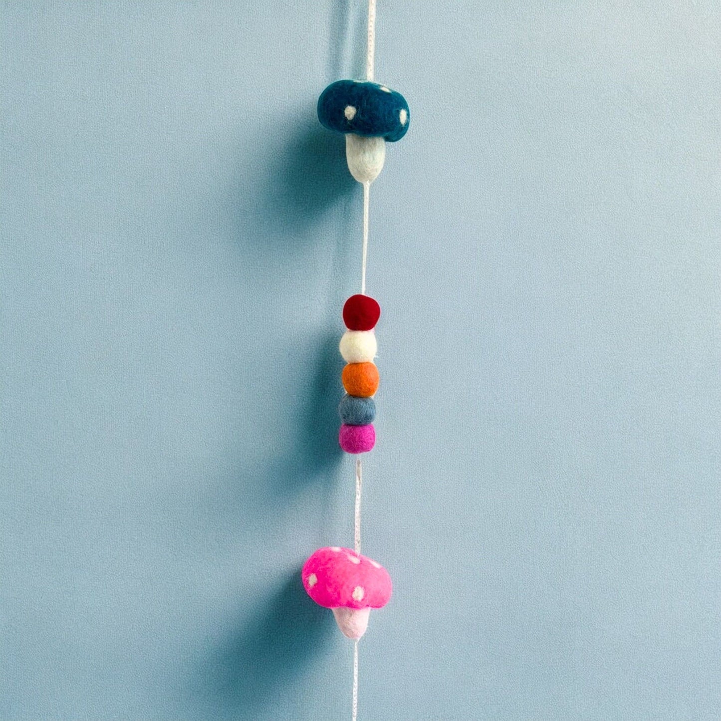 Filz Wandbehang mit Pilzen in Zufälligen Farben 110 cm